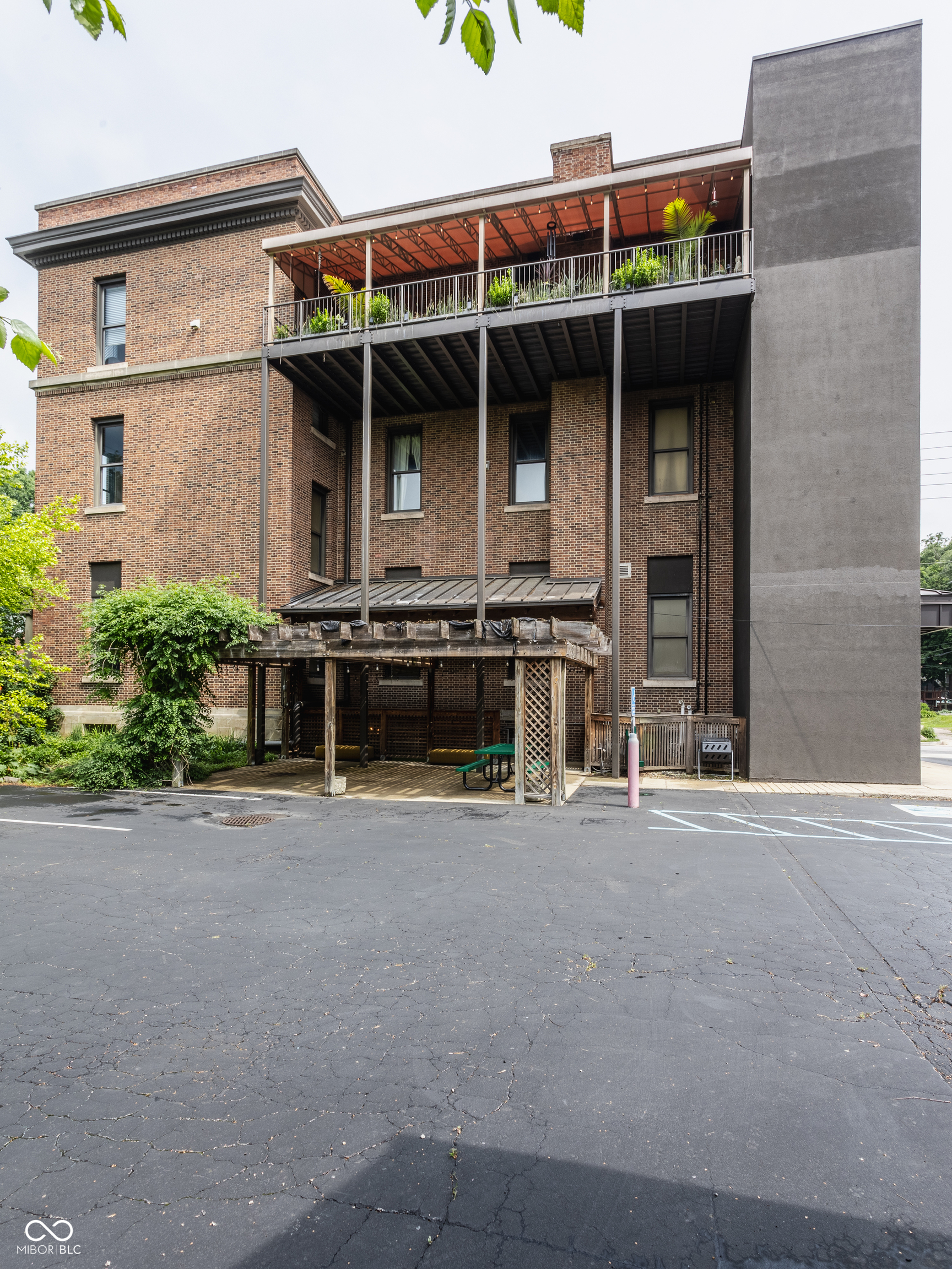 3959 Central Avenue