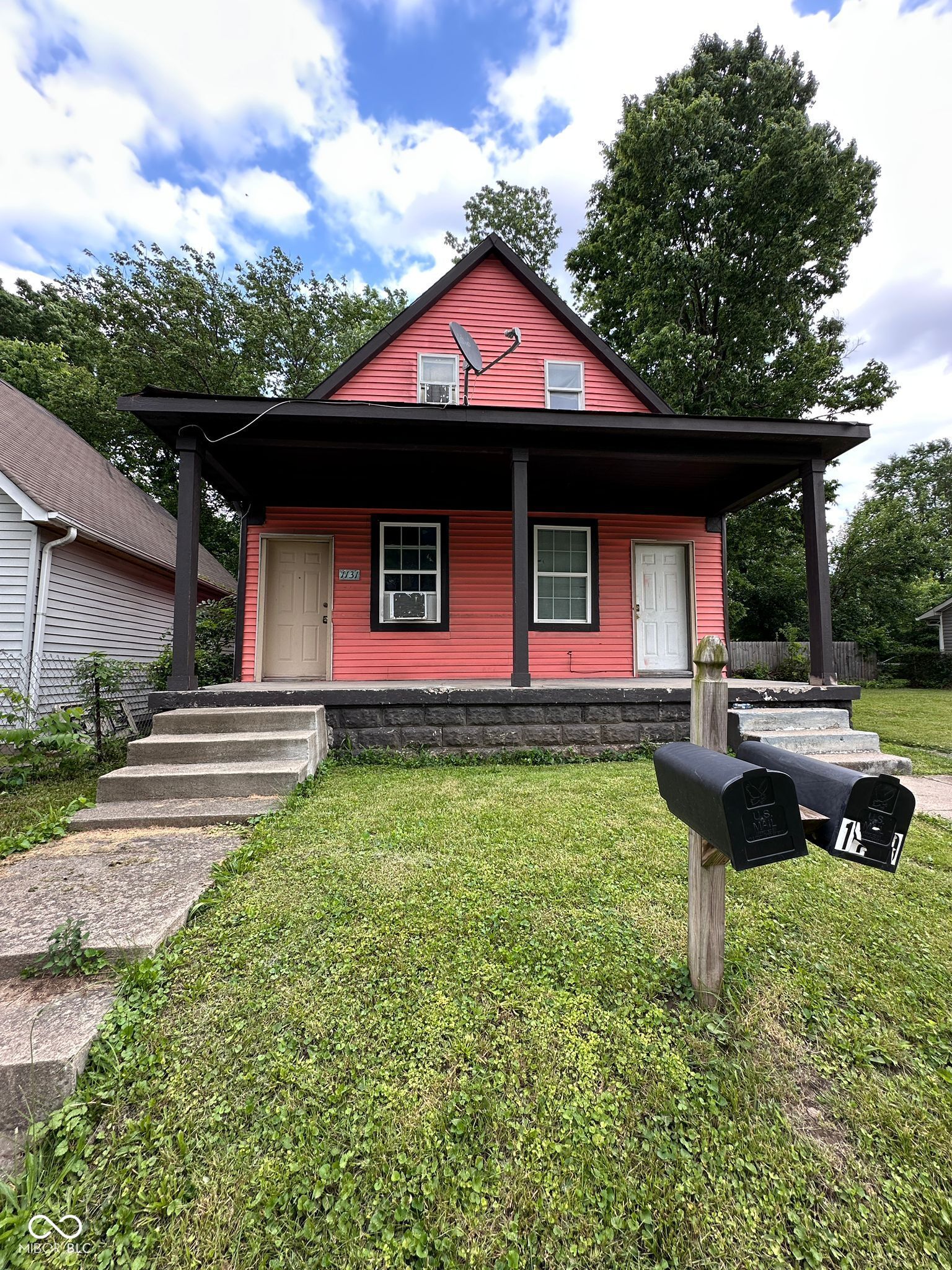 1129 N Pershing Avenue