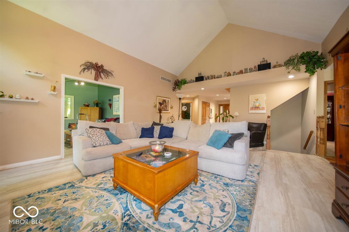 12040 Kingfisher Circle