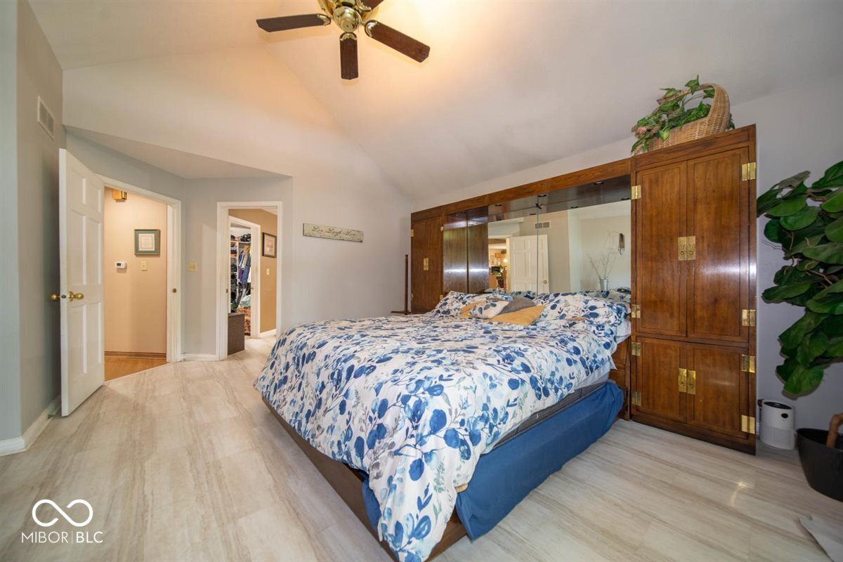 12040 Kingfisher Circle