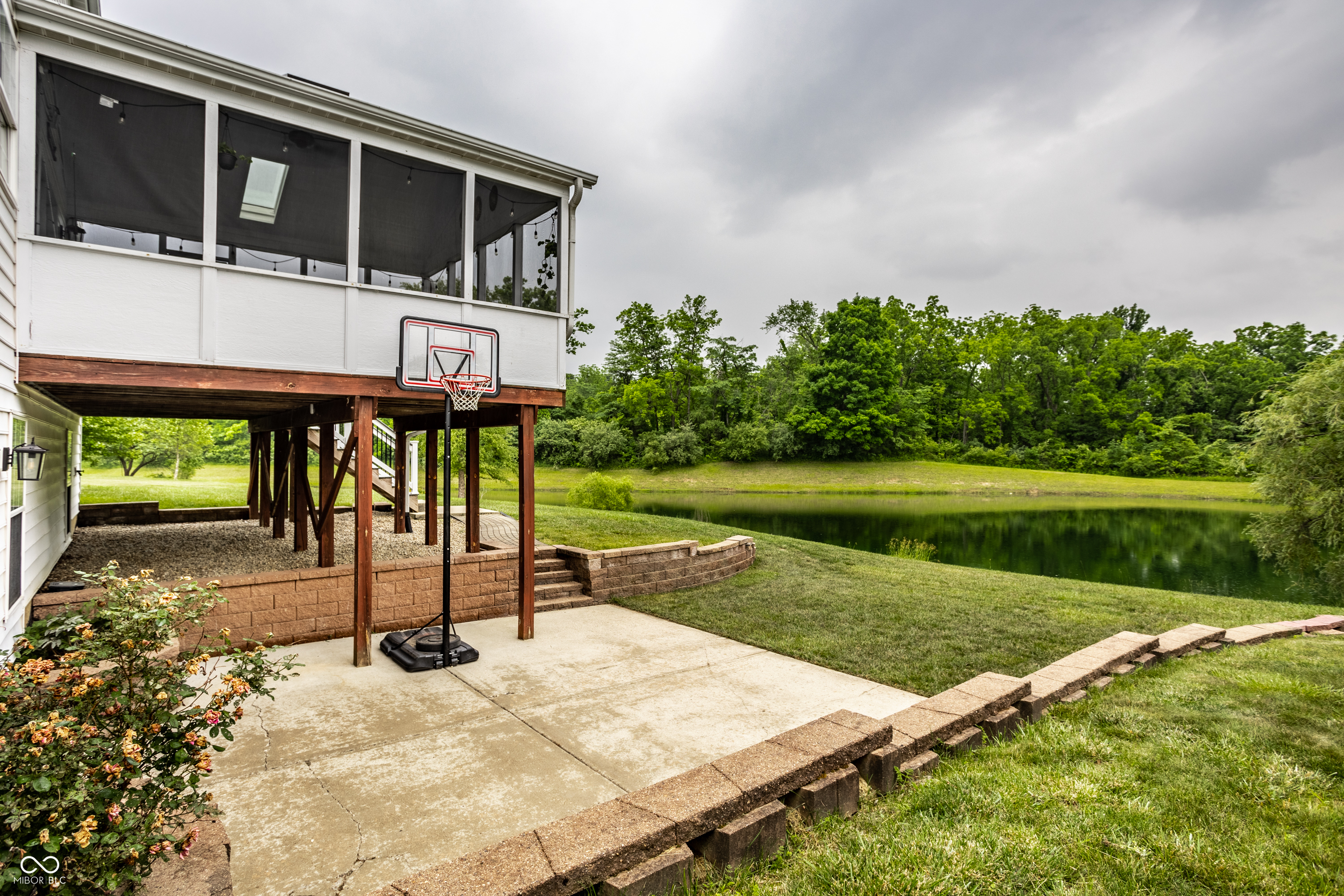 6771 Woodcliff Circle