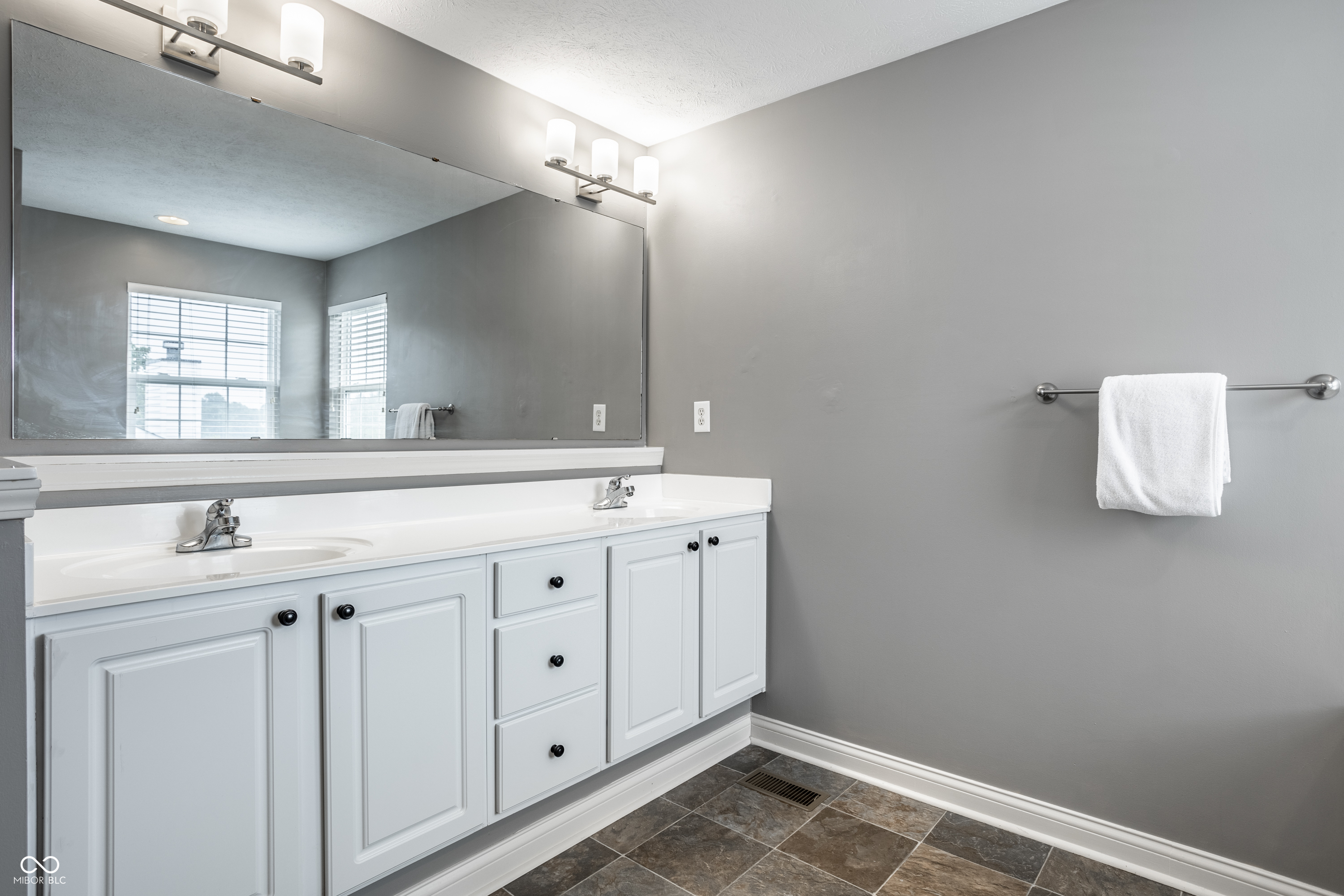 6771 Woodcliff Circle