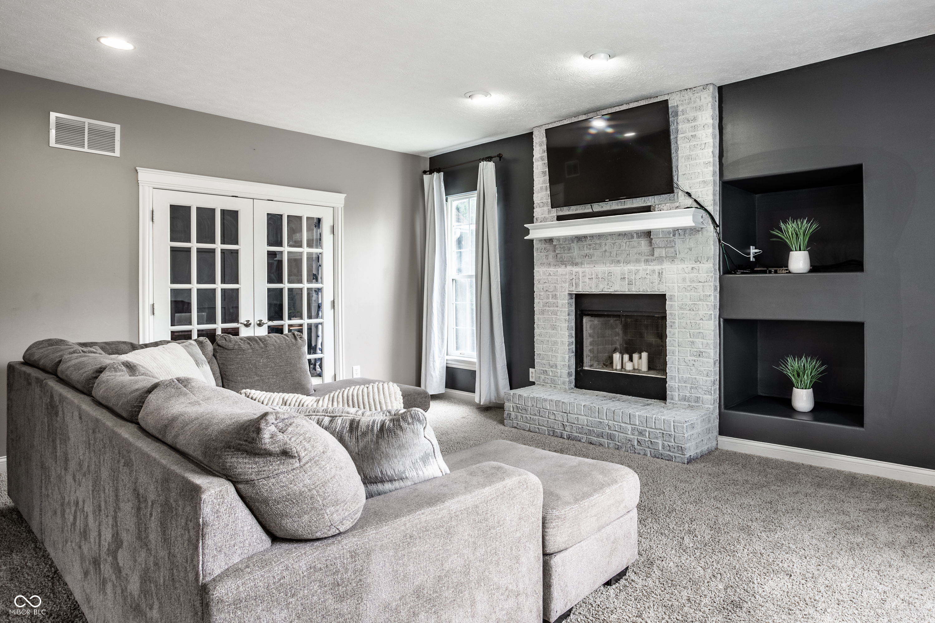 6771 Woodcliff Circle