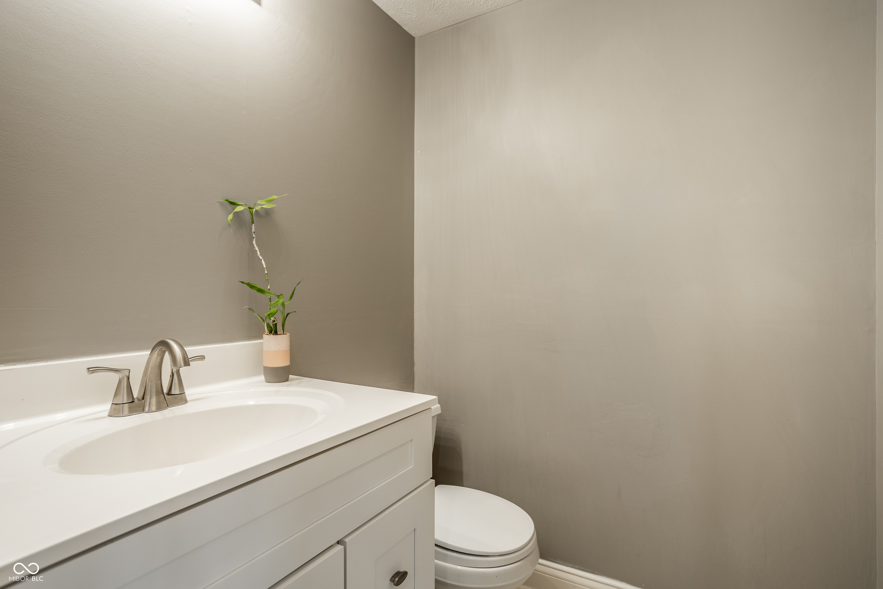 6771 Woodcliff Circle