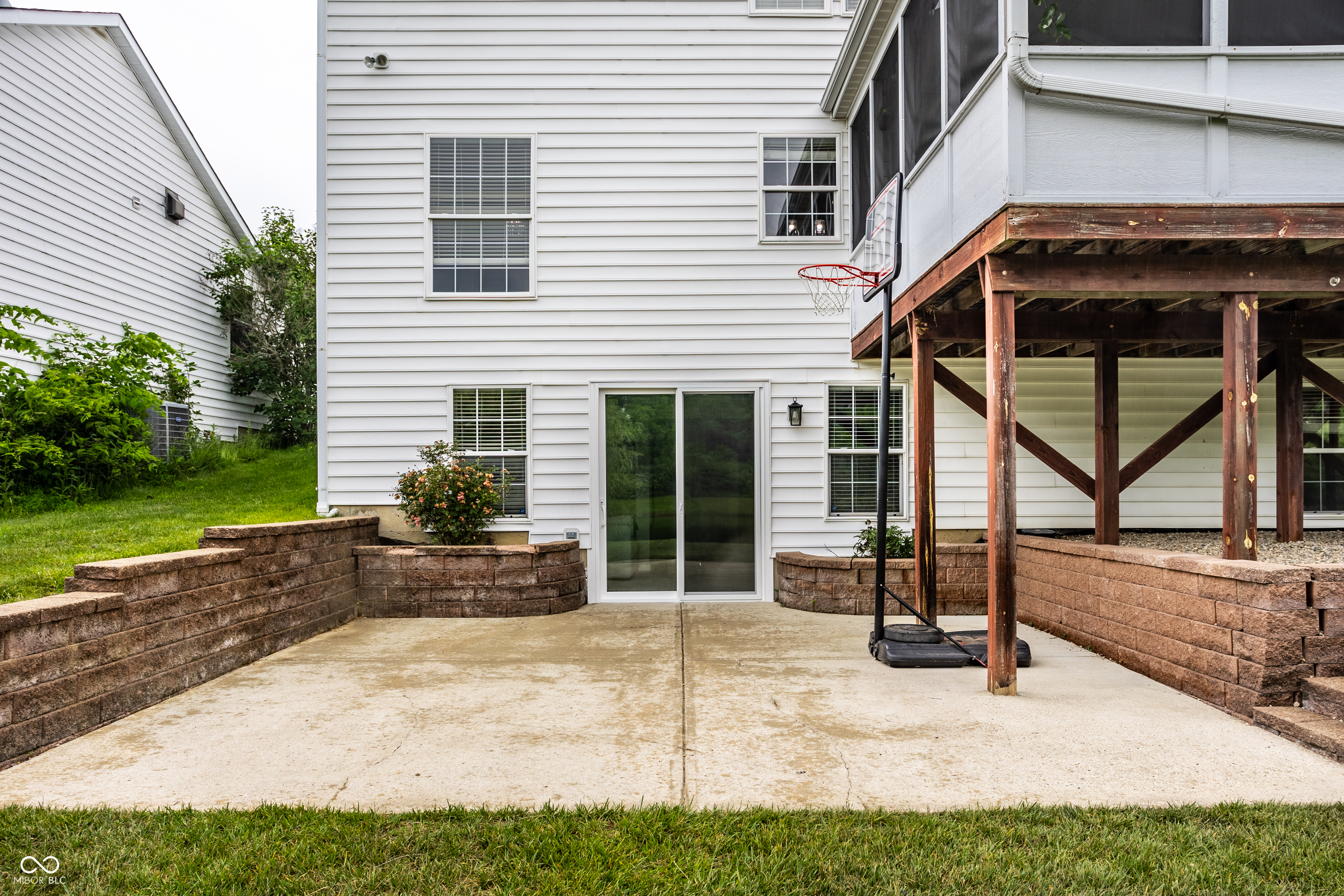 6771 Woodcliff Circle