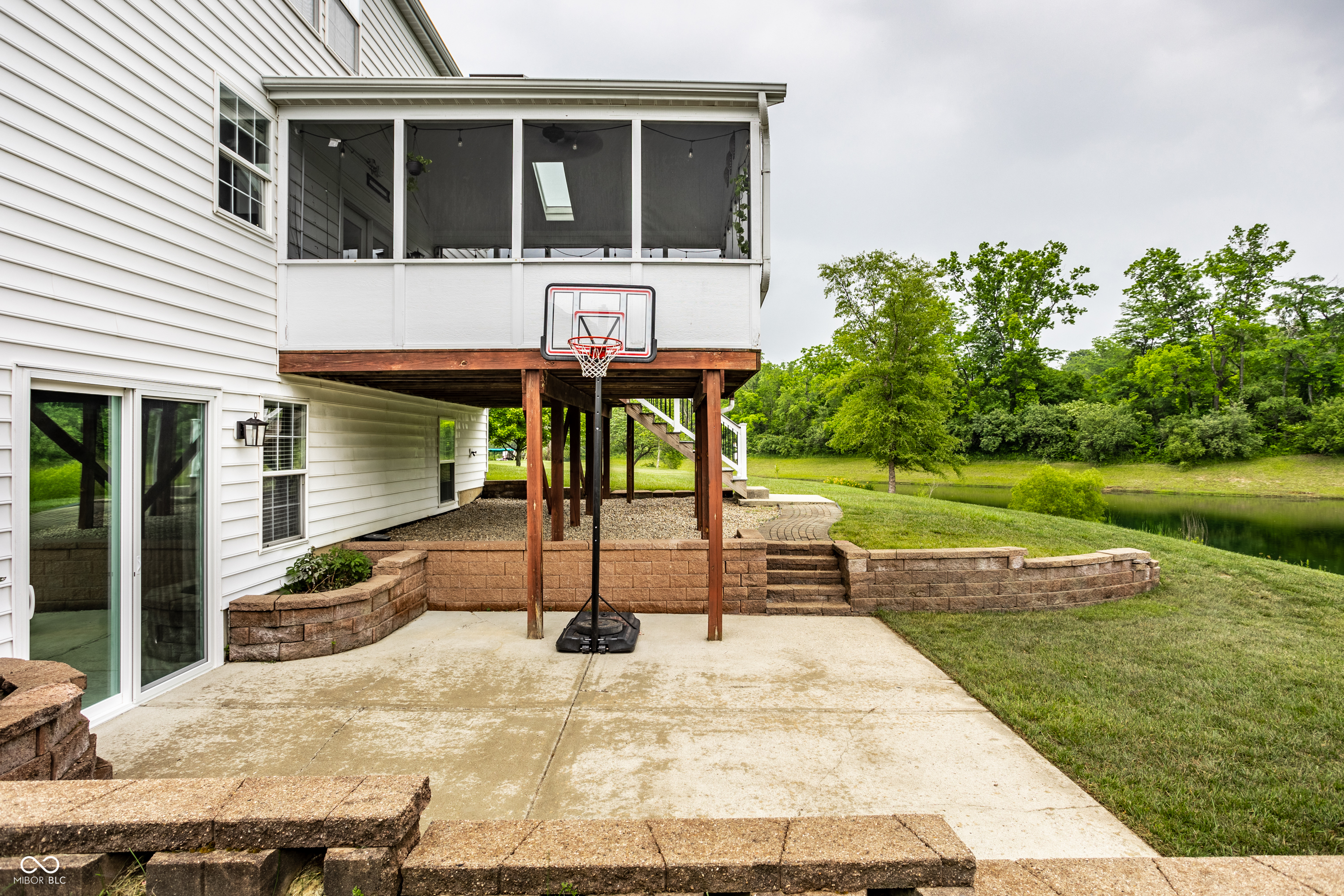 6771 Woodcliff Circle