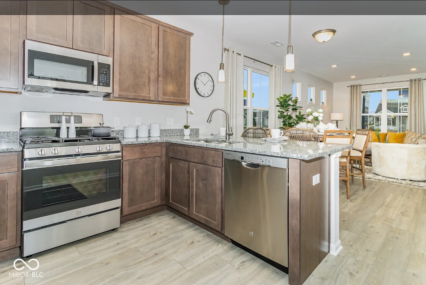 8568 Goldfinch Road