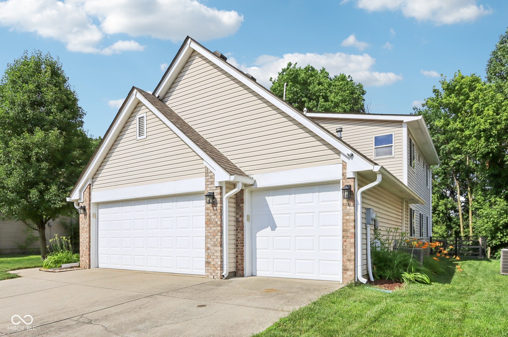 829 Pioneer Woods Drive
