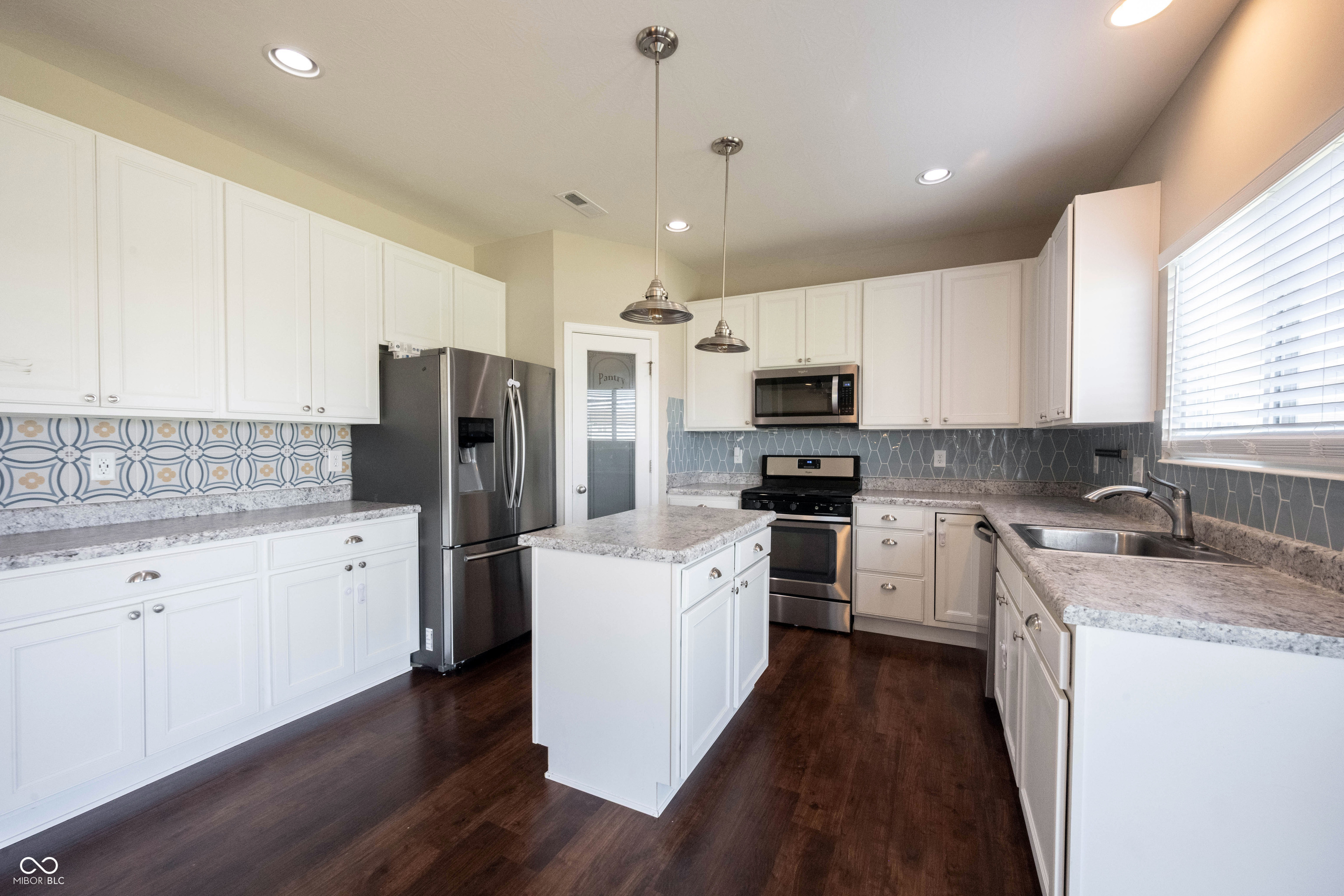 6218 N Woodside Court