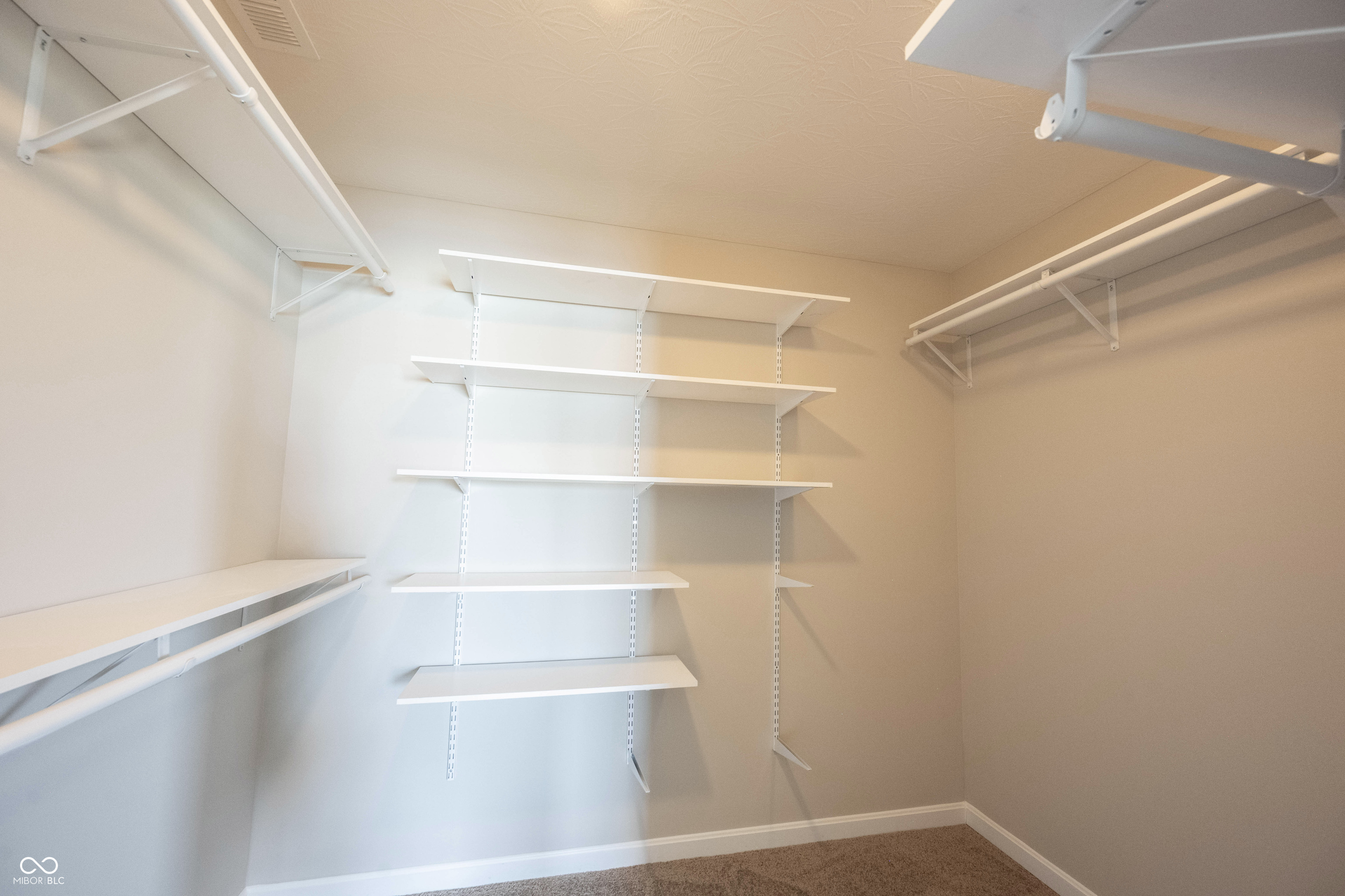 6218 N Woodside Court