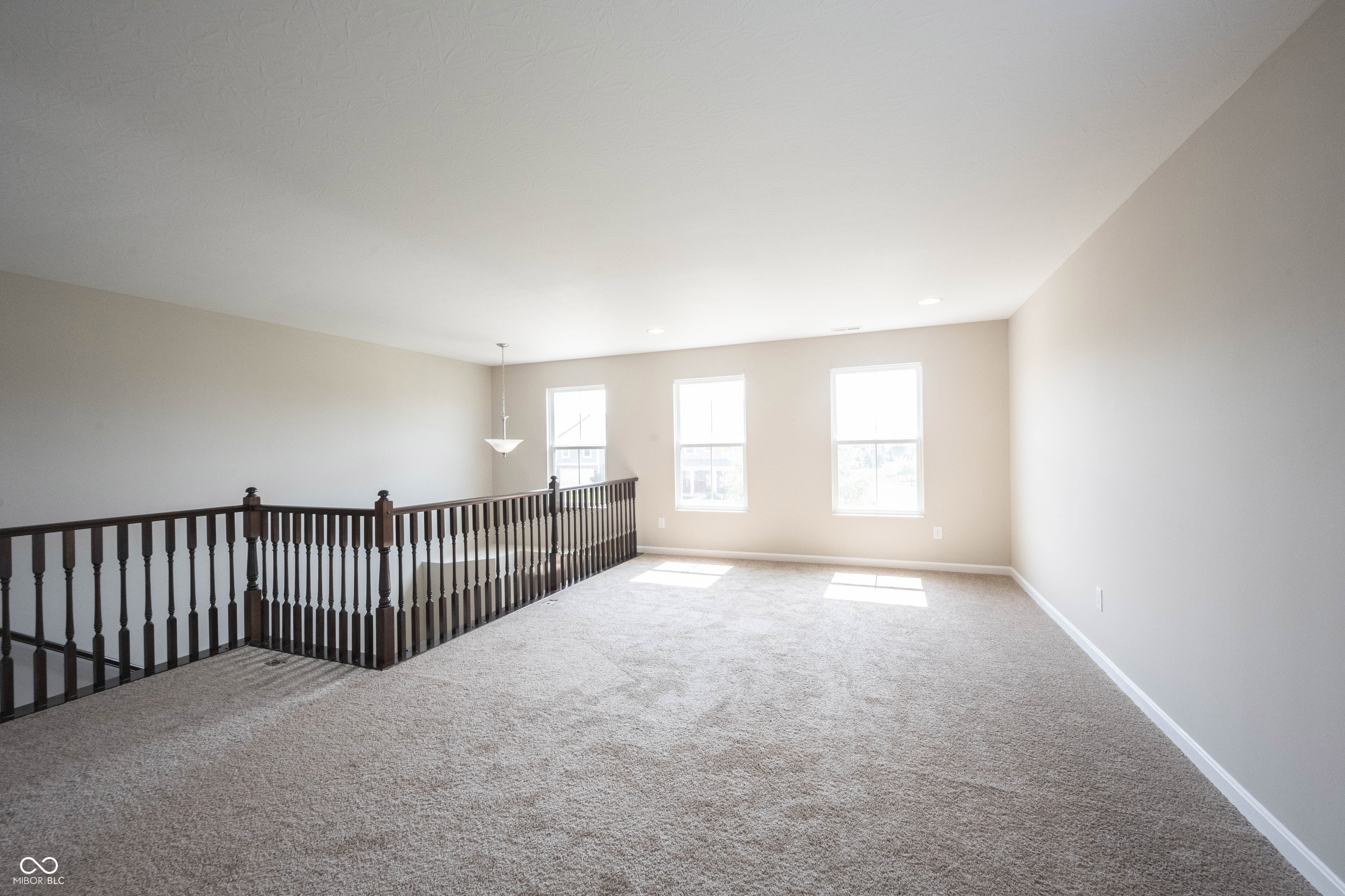 6218 N Woodside Court