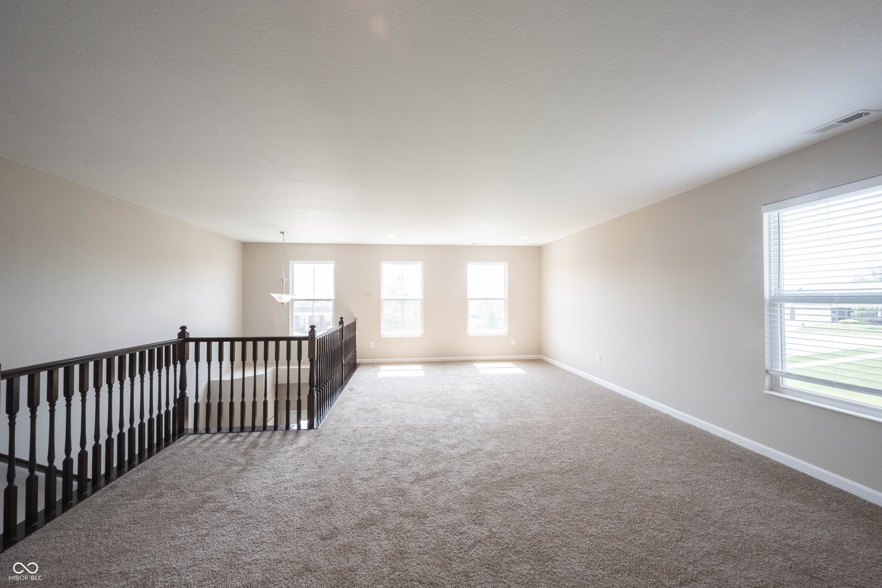 6218 N Woodside Court