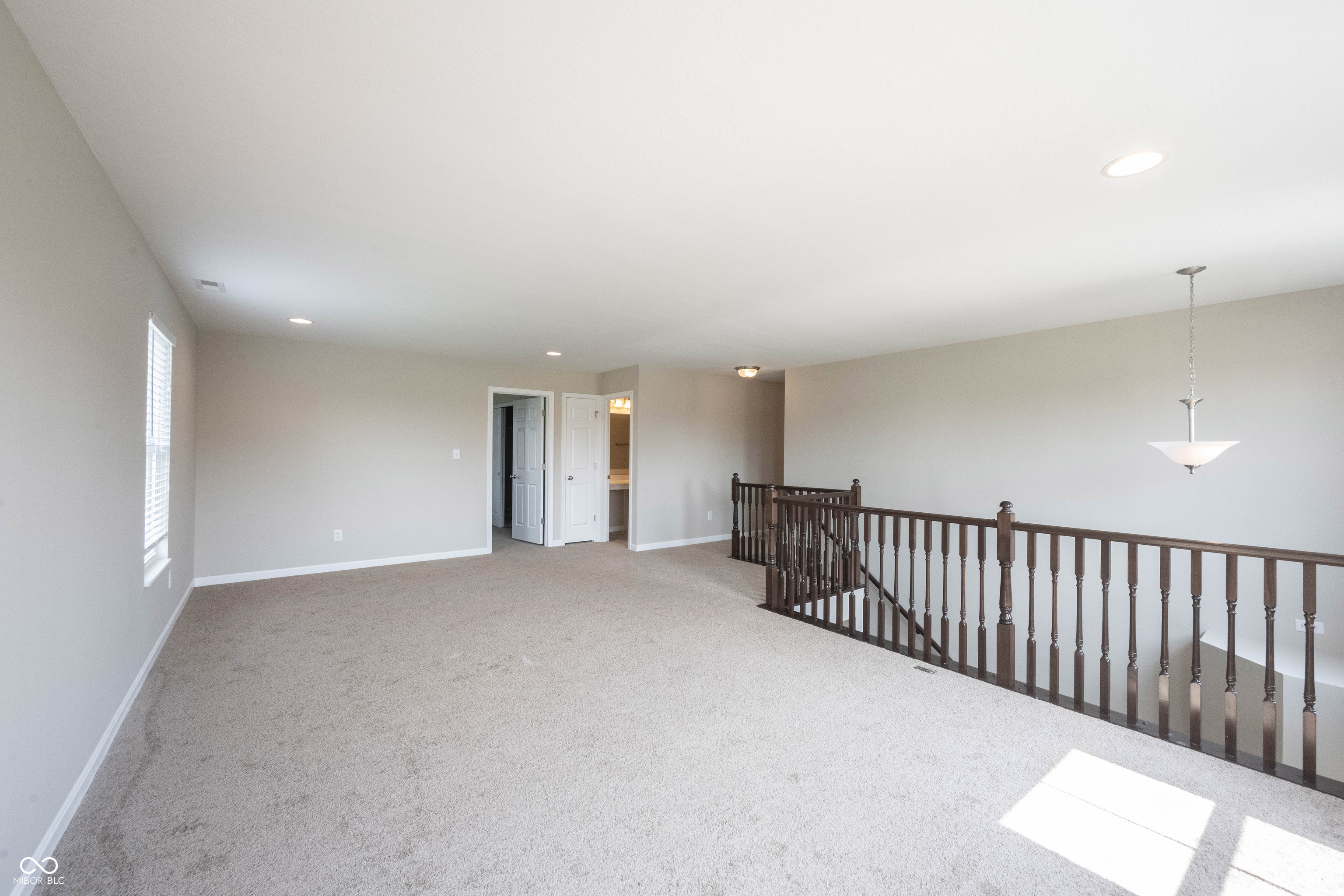 6218 N Woodside Court