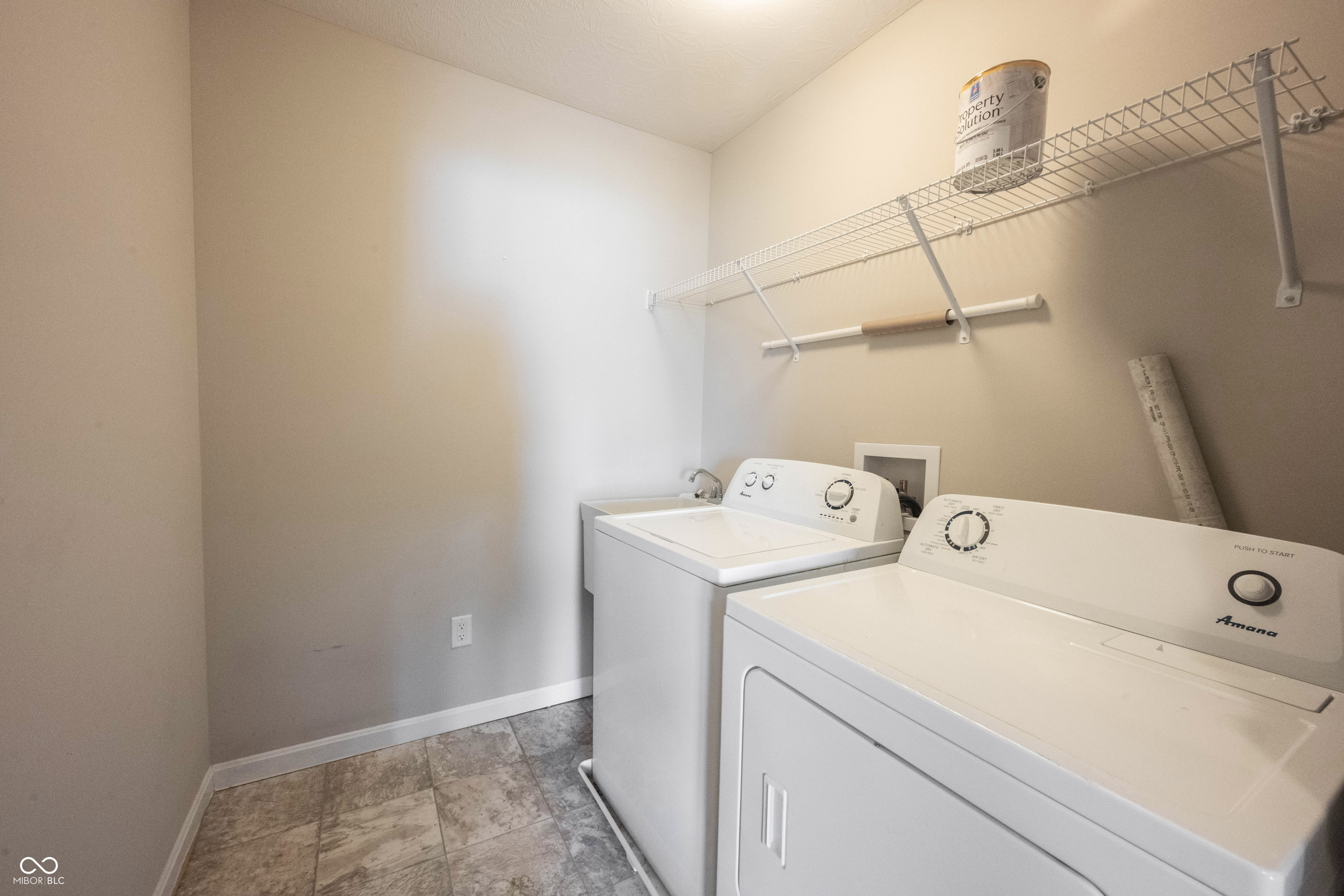 6218 N Woodside Court