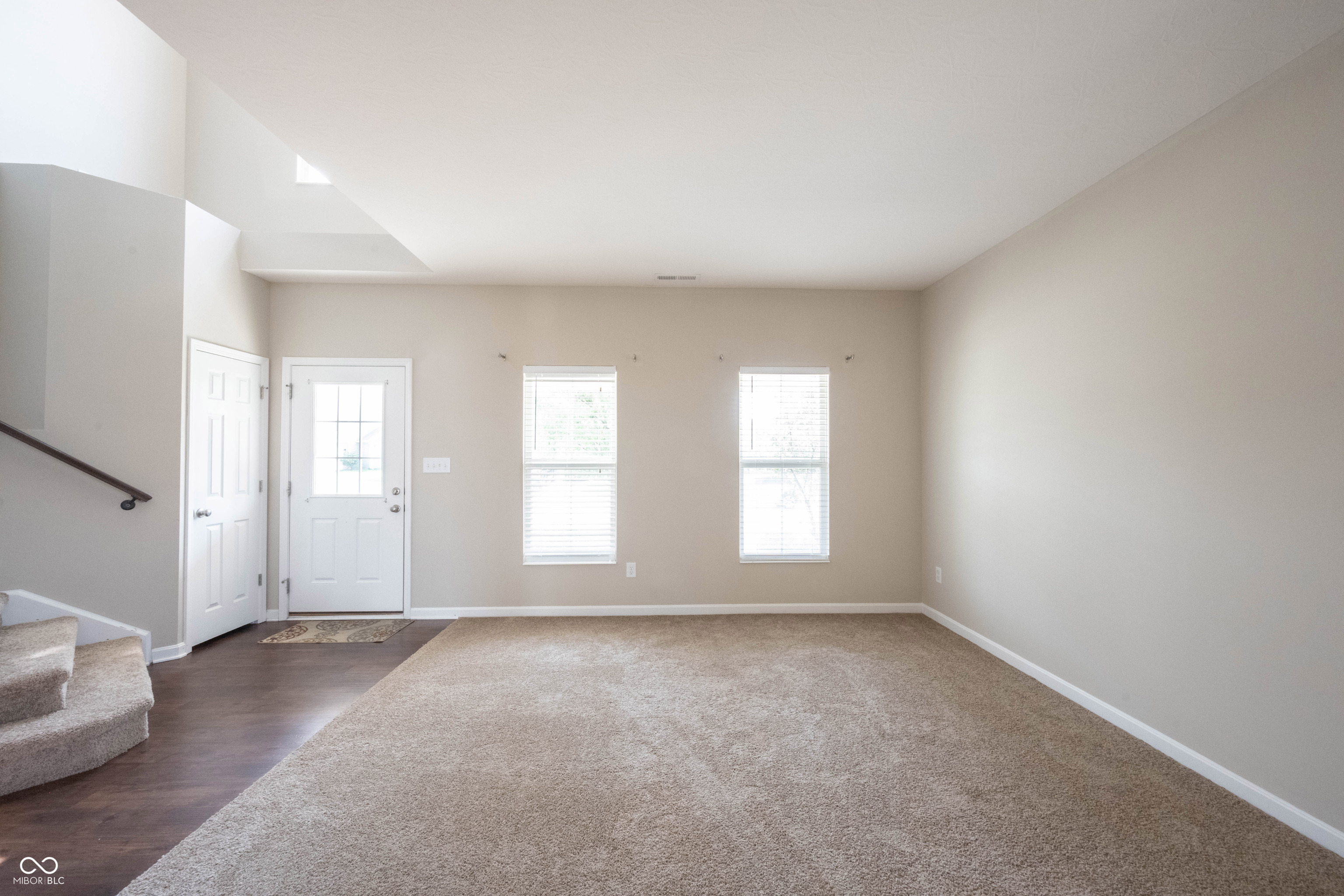 6218 N Woodside Court