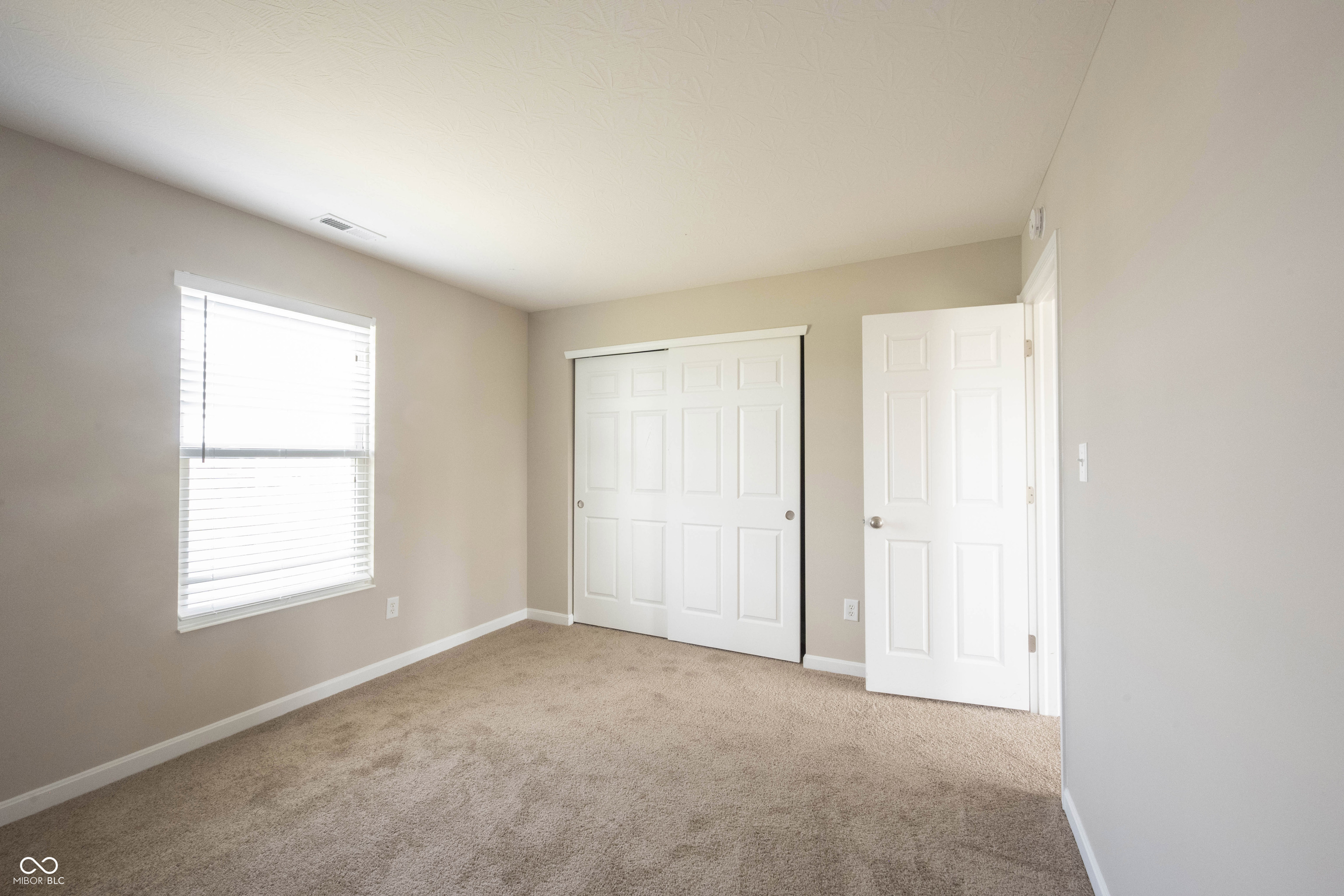 6218 N Woodside Court