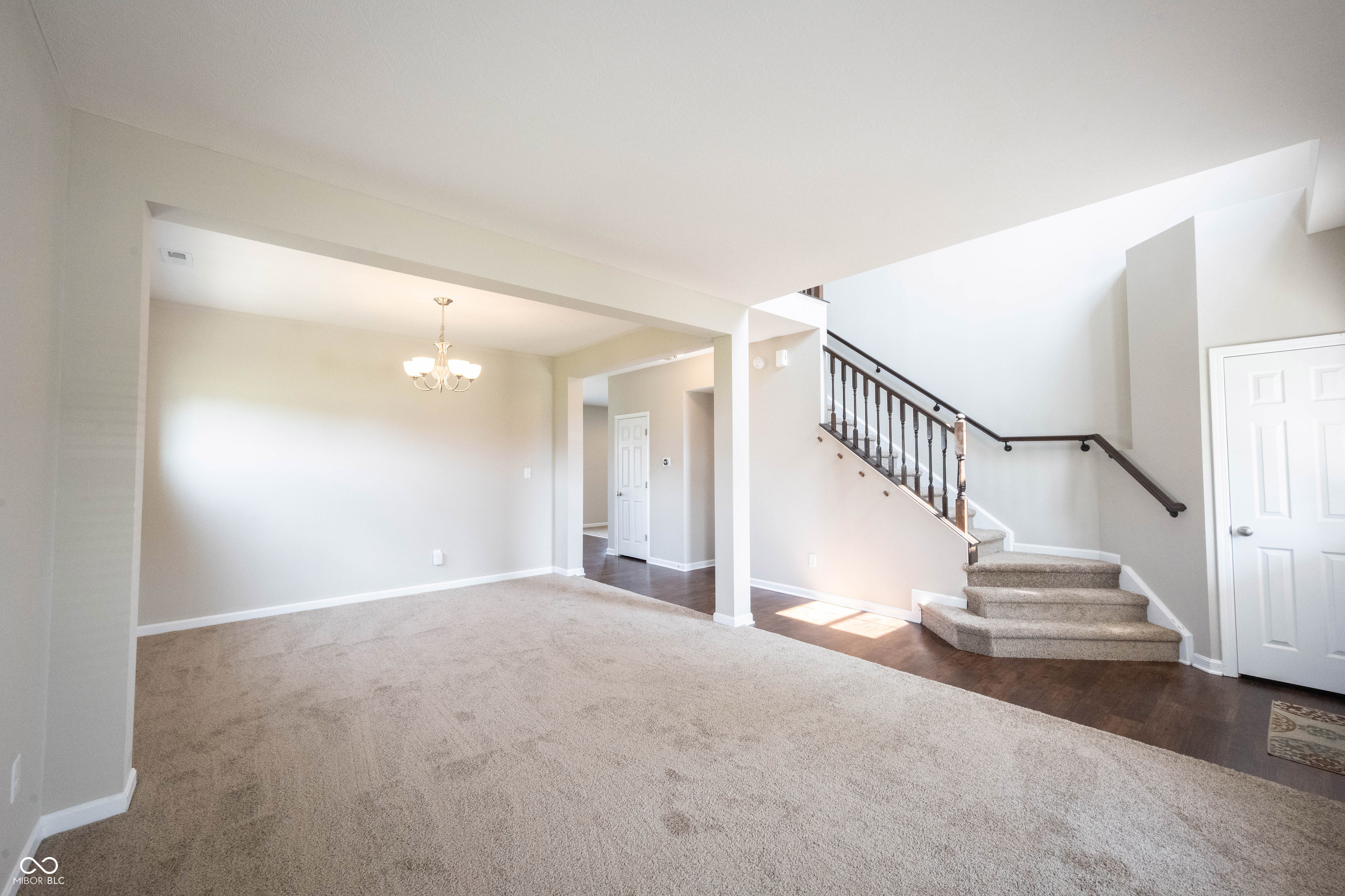 6218 N Woodside Court