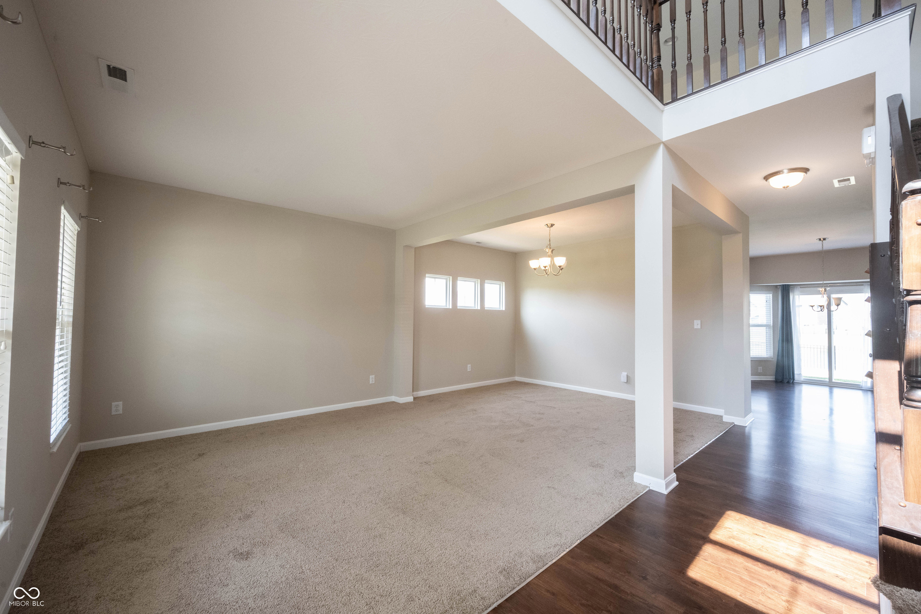 6218 N Woodside Court