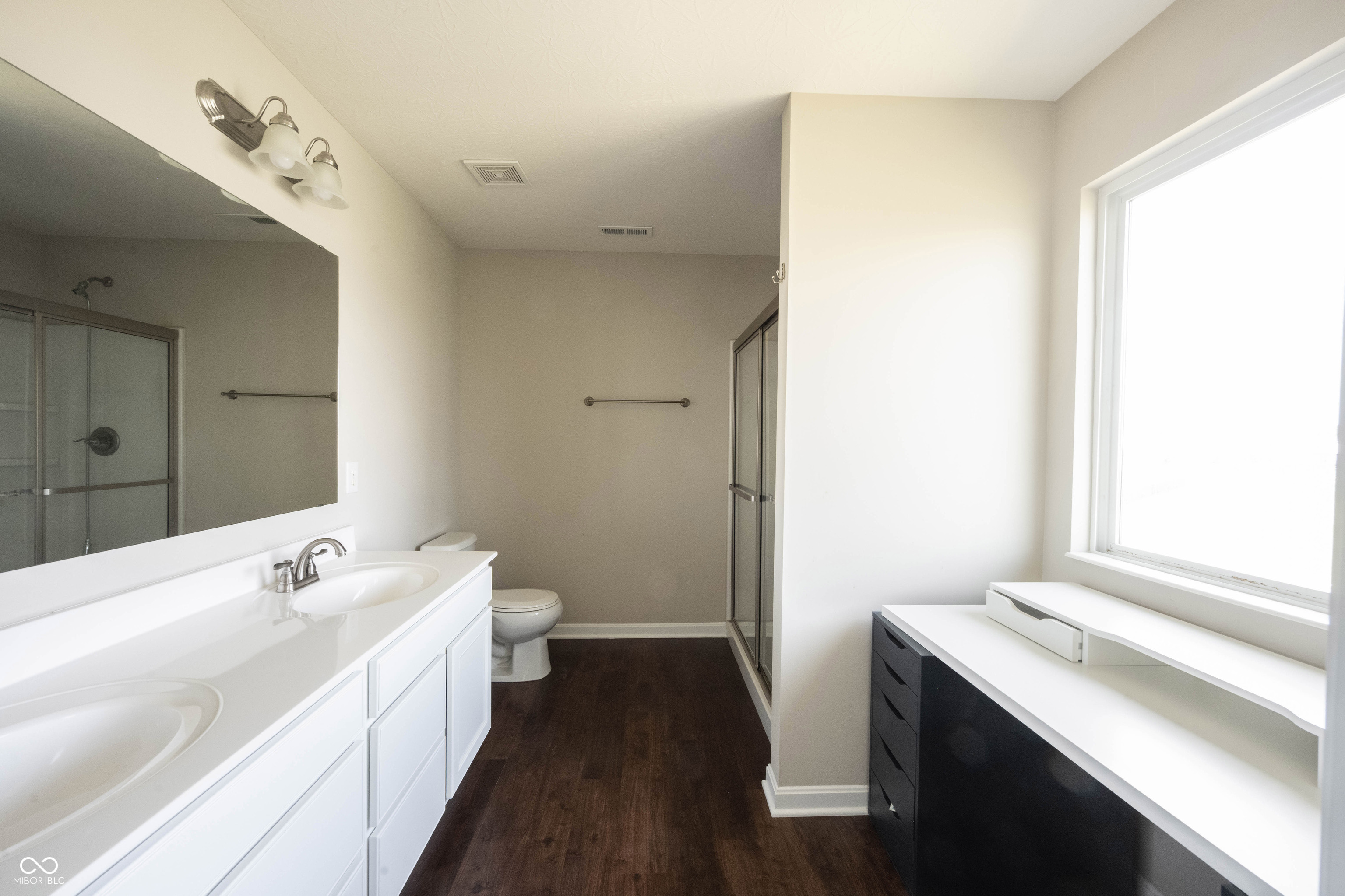 6218 N Woodside Court