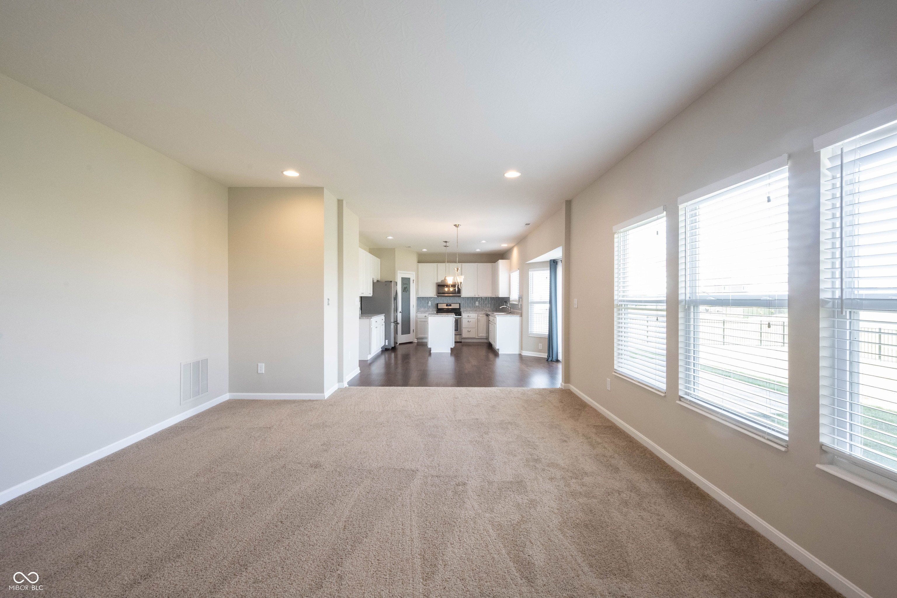 6218 N Woodside Court