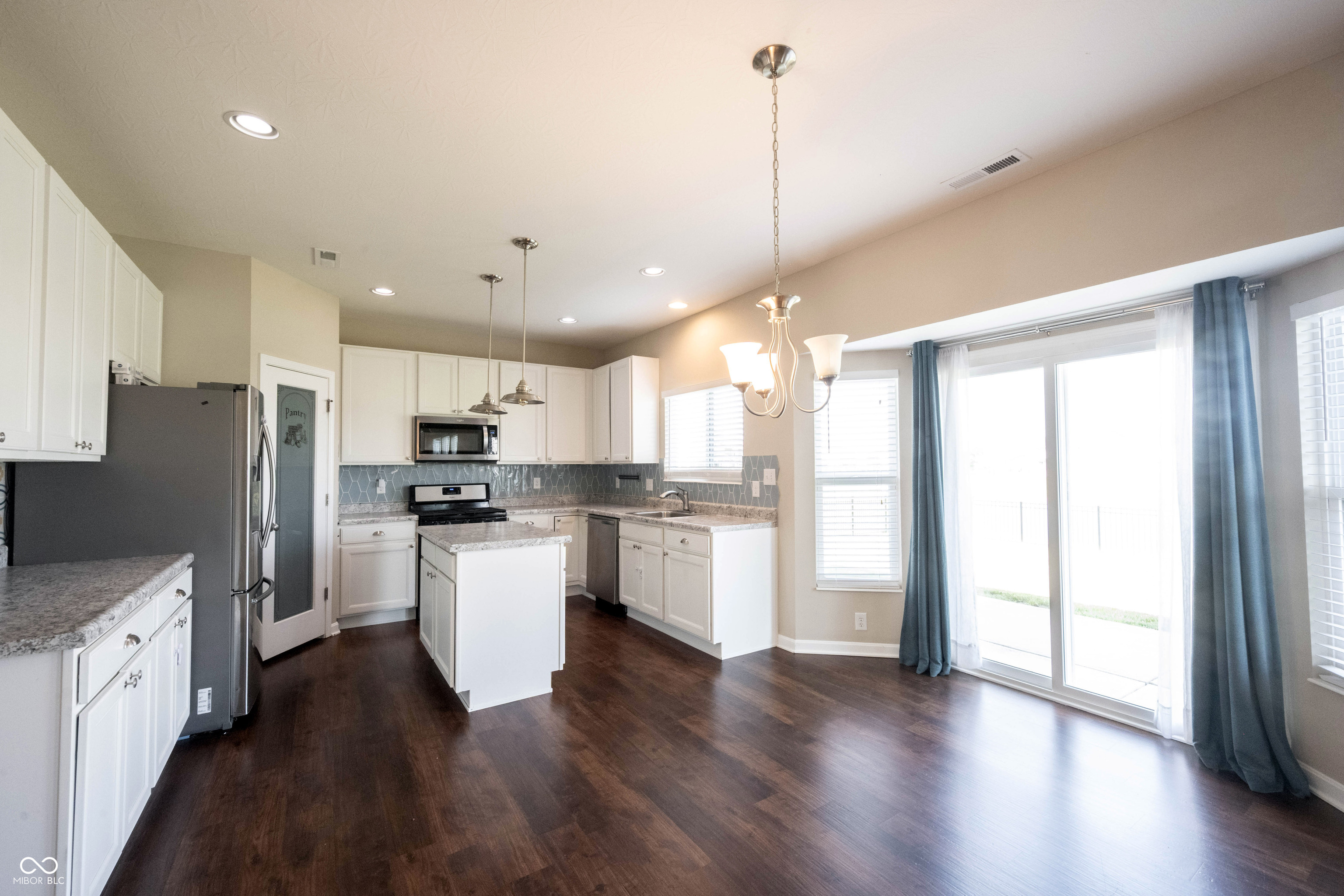 6218 N Woodside Court