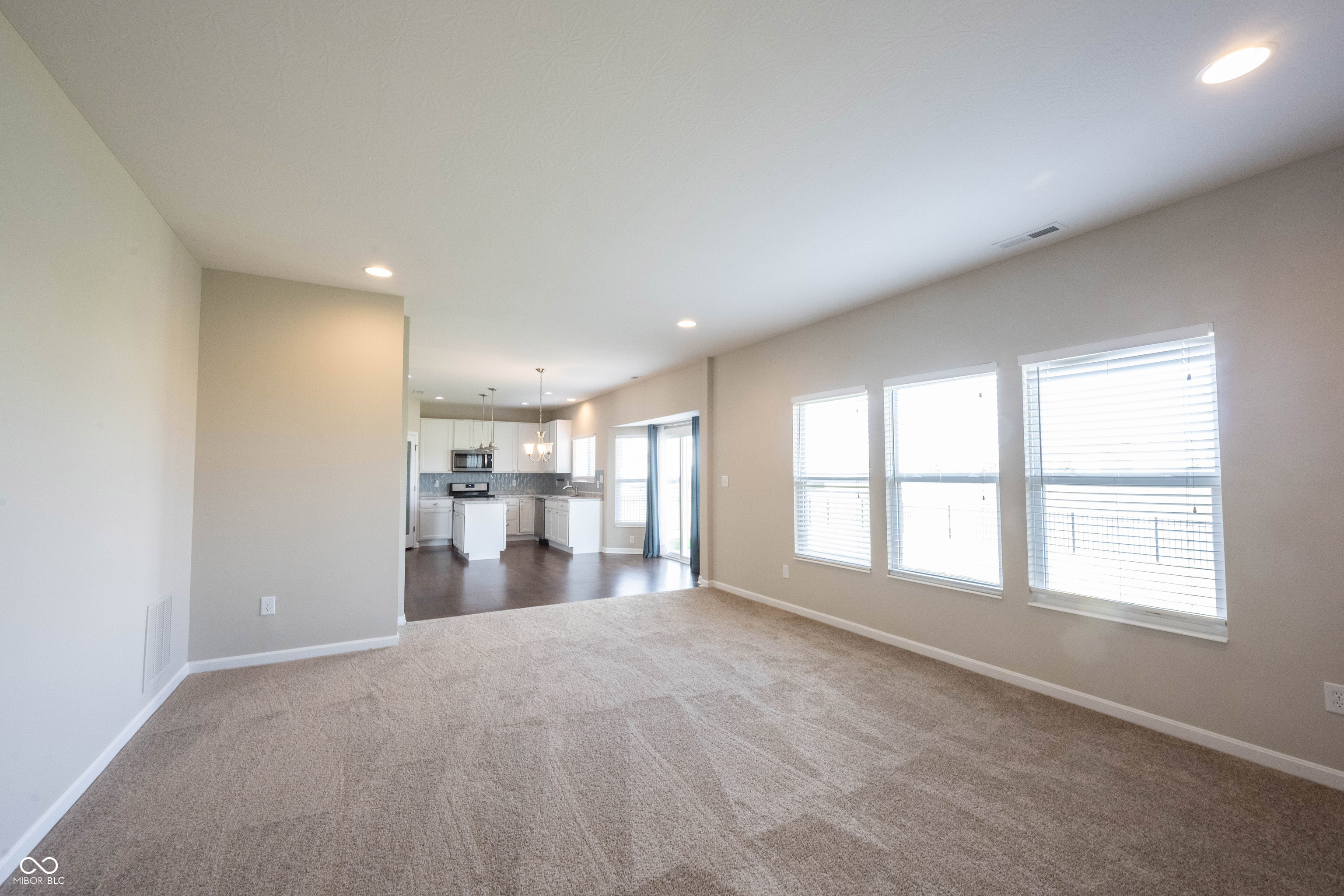 6218 N Woodside Court