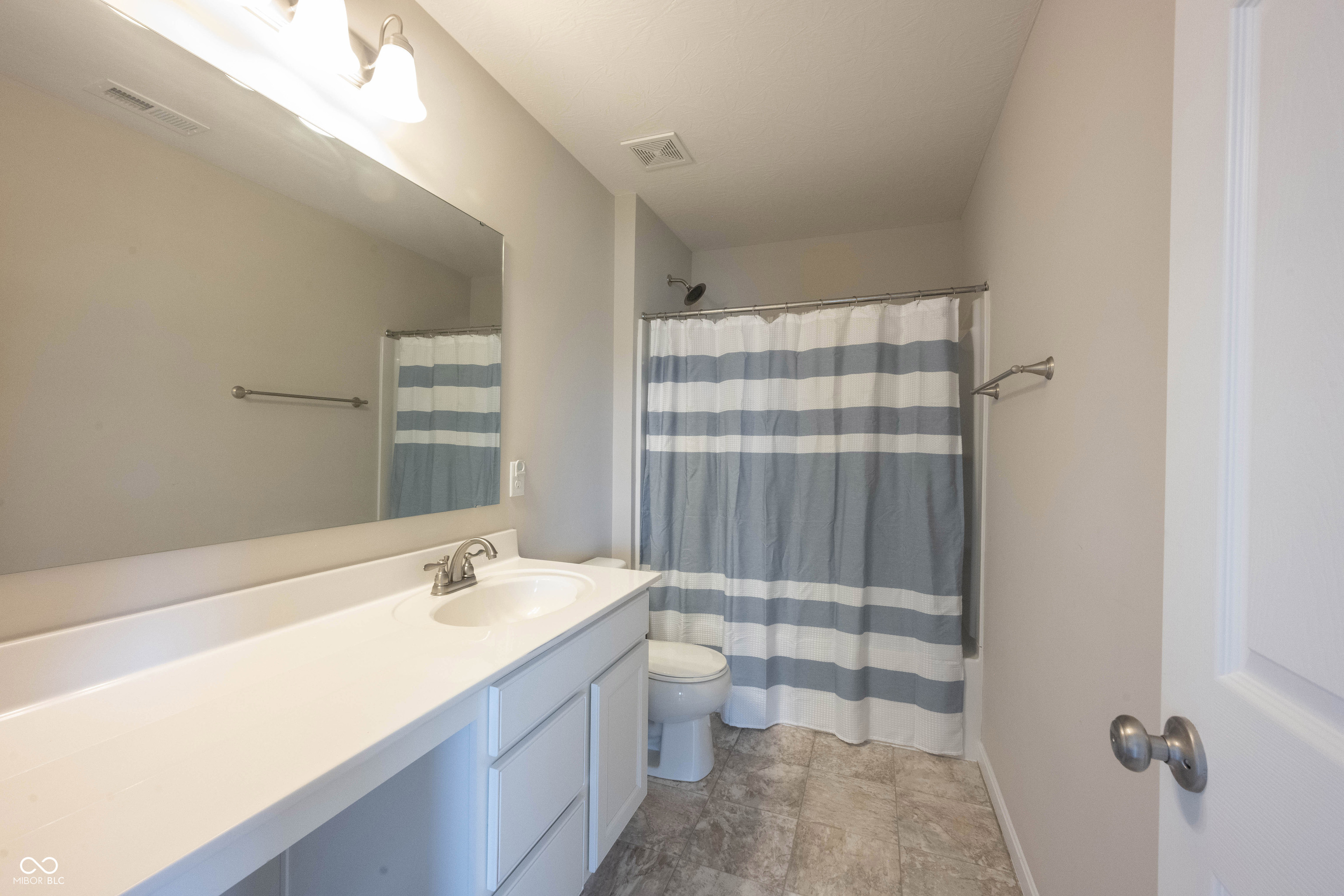 6218 N Woodside Court