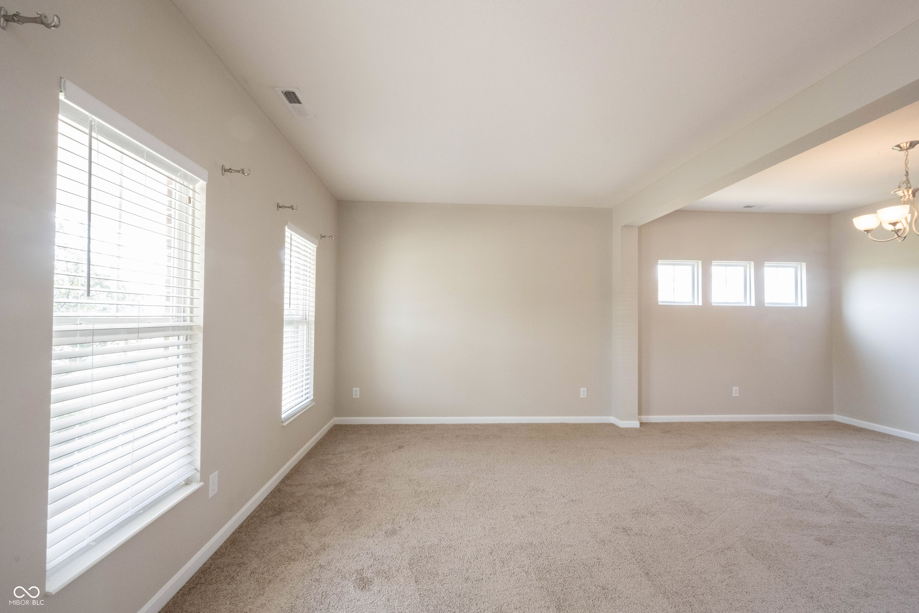 6218 N Woodside Court