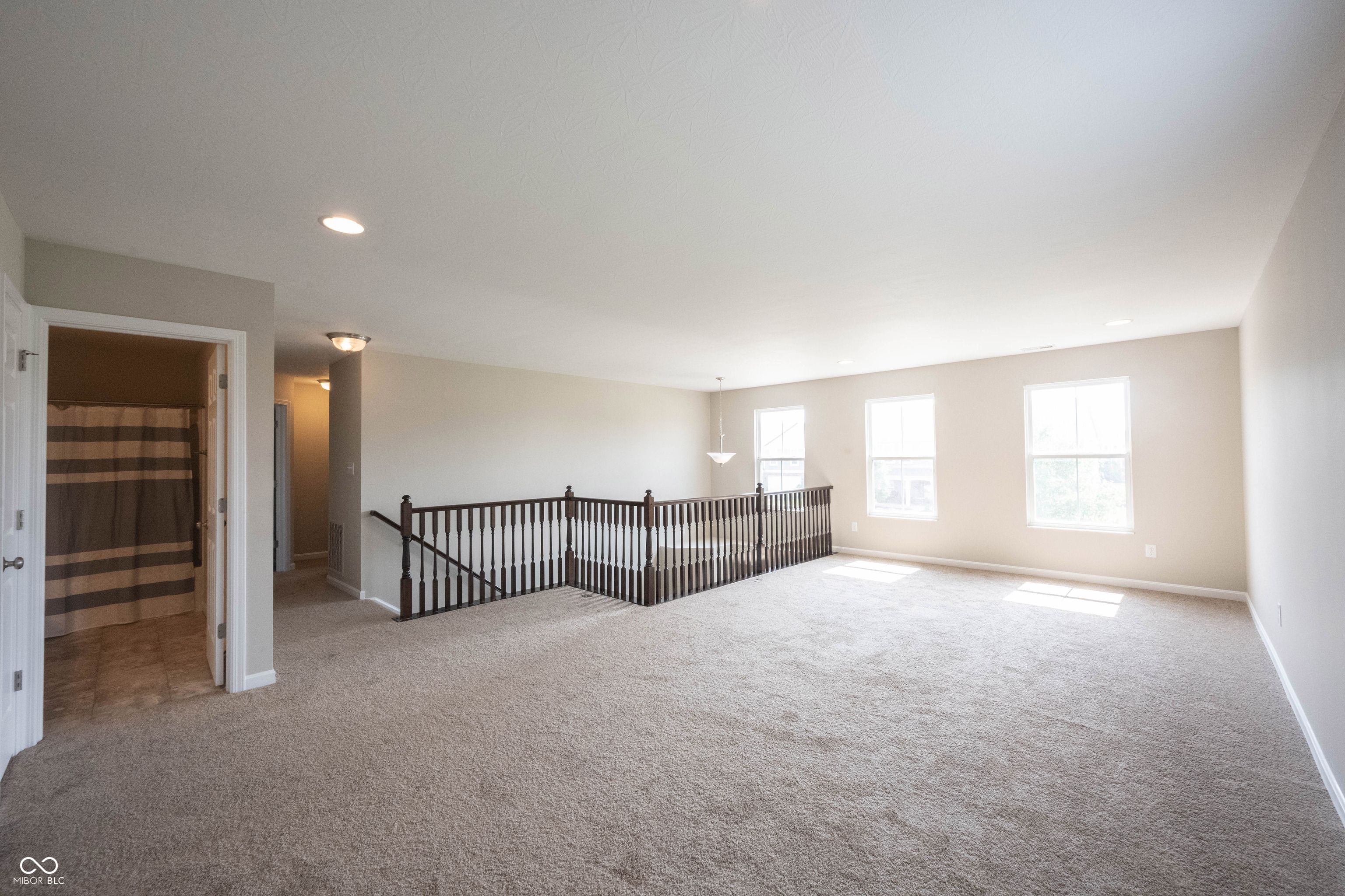 6218 N Woodside Court