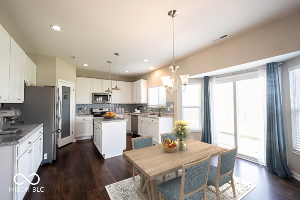 6218 N Woodside Court