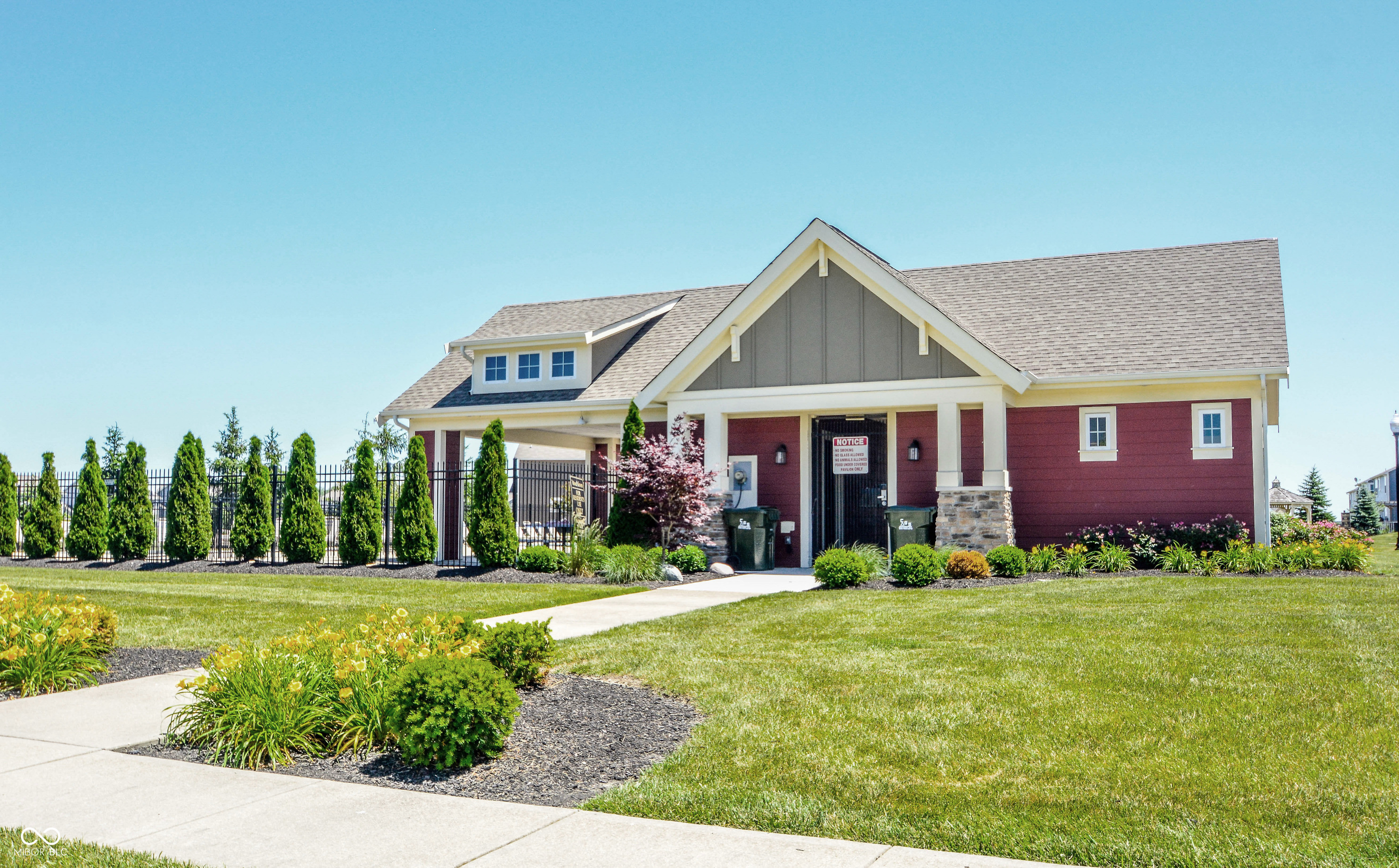 6218 N Woodside Court