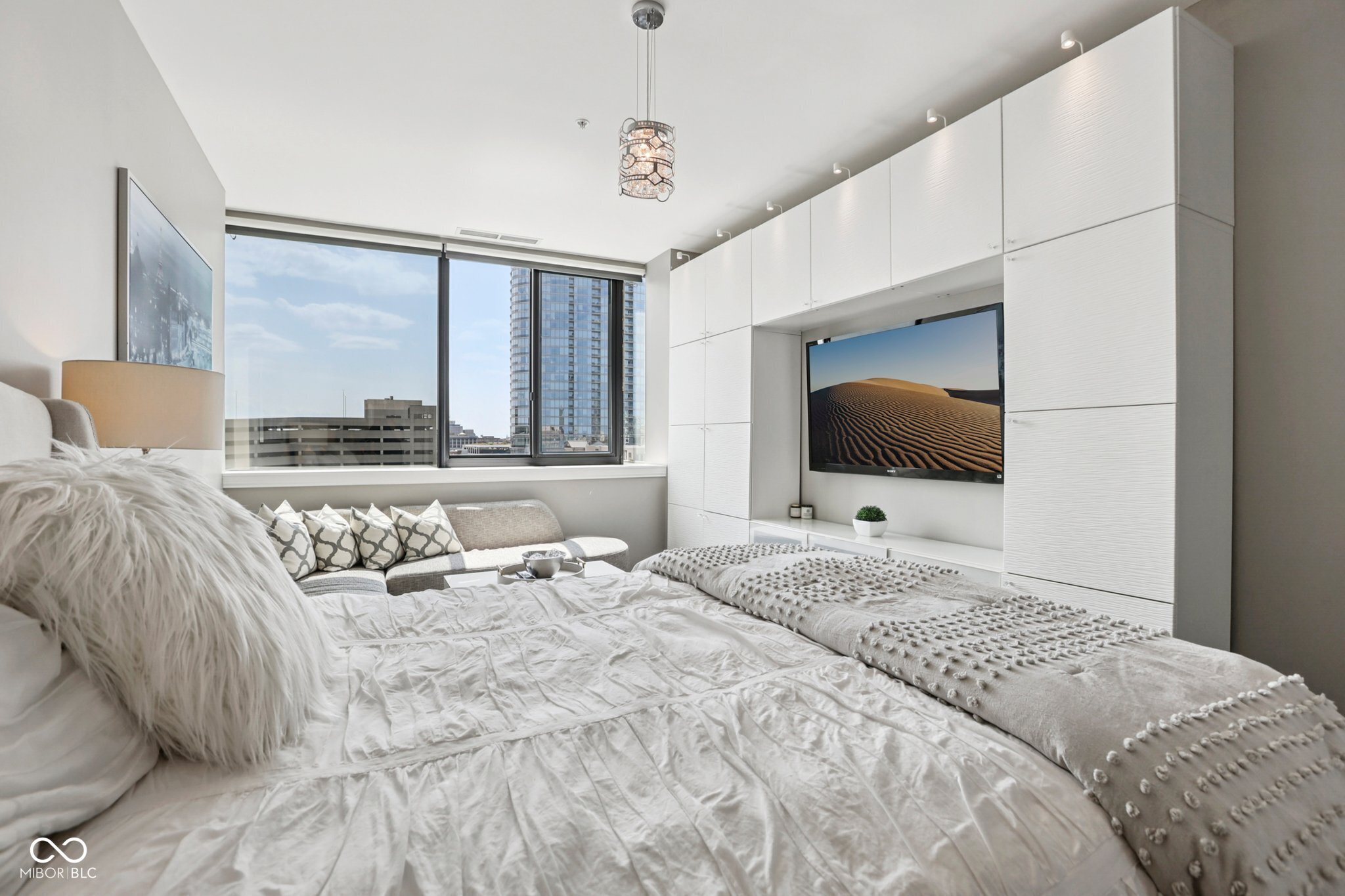 225 N New Jersey Street Unit: 52