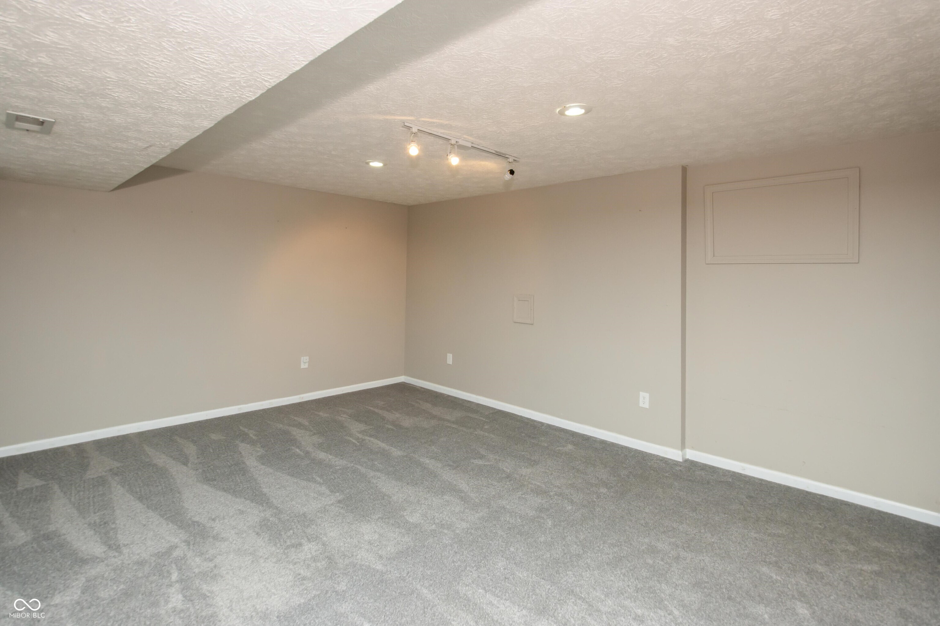 6465 Robinsrock Drive