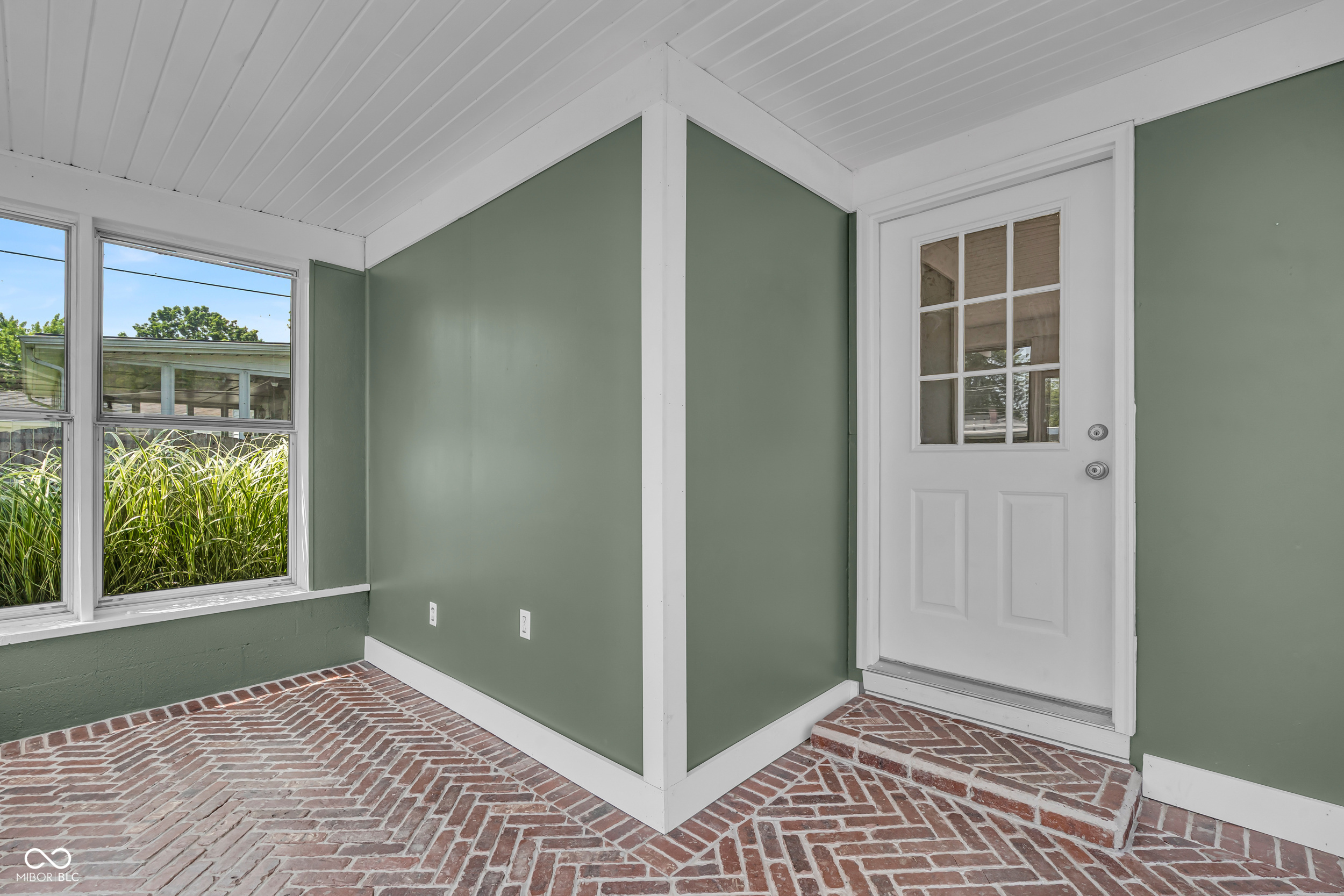 572 N 17th Street
