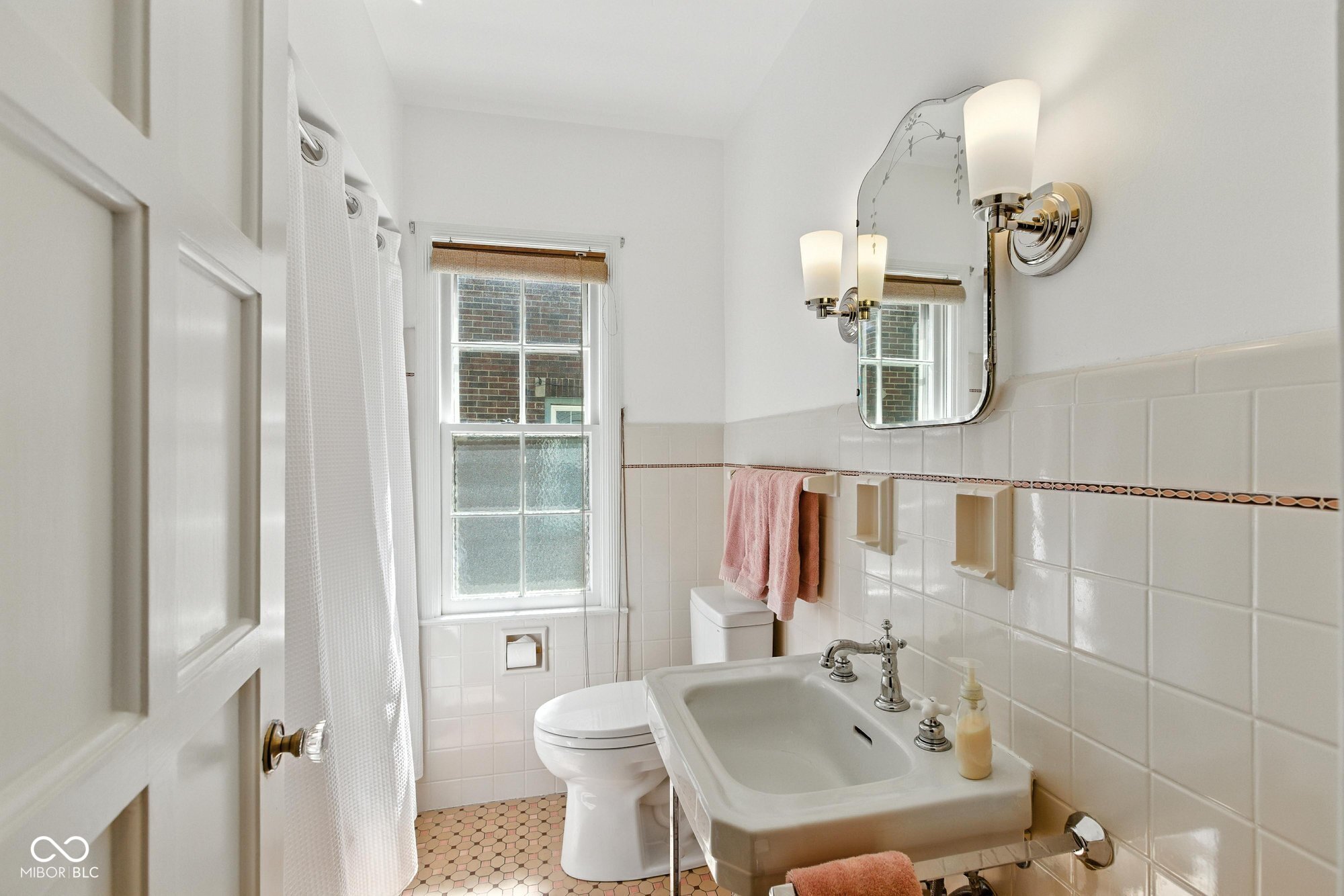 909 E 58th Street