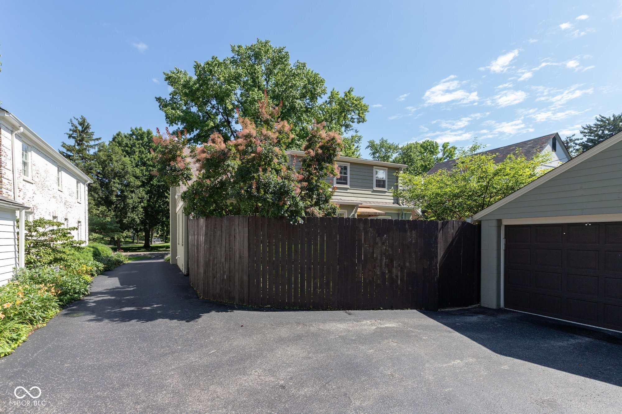 909 E 58th Street