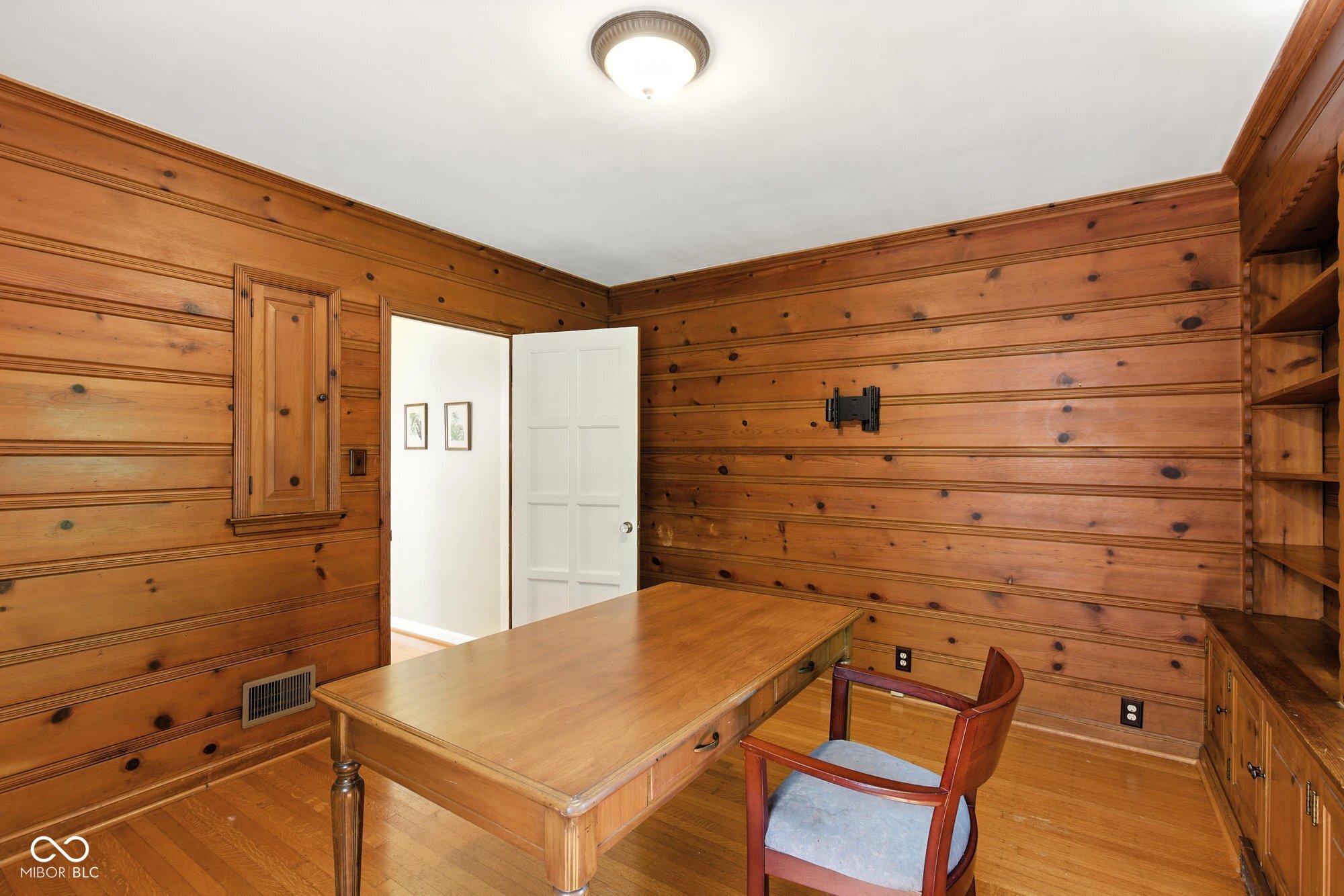 909 E 58th Street