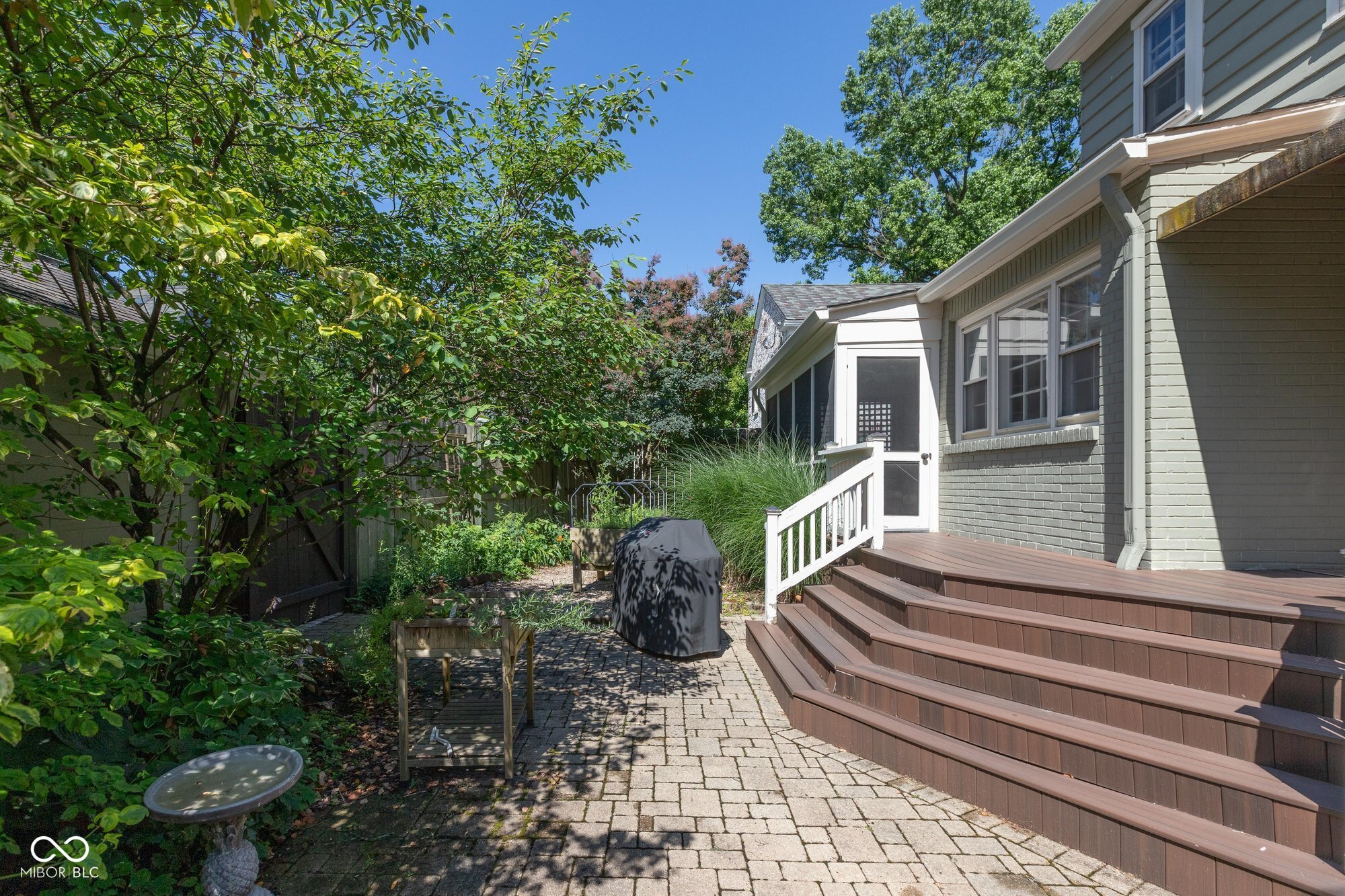 909 E 58th Street