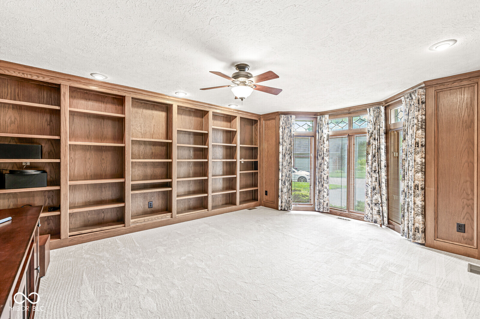 9457 Tamarack Drive
