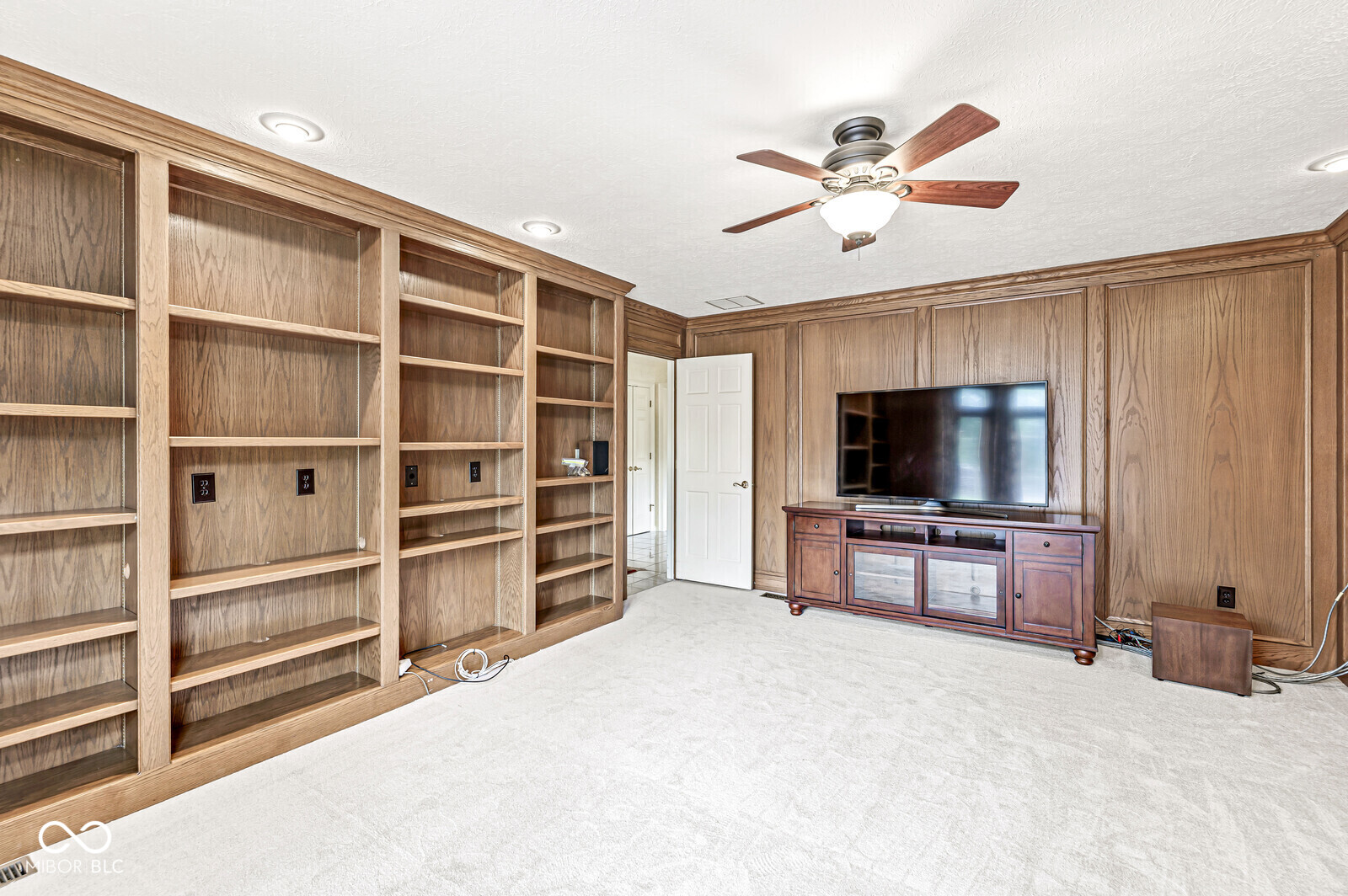 9457 Tamarack Drive