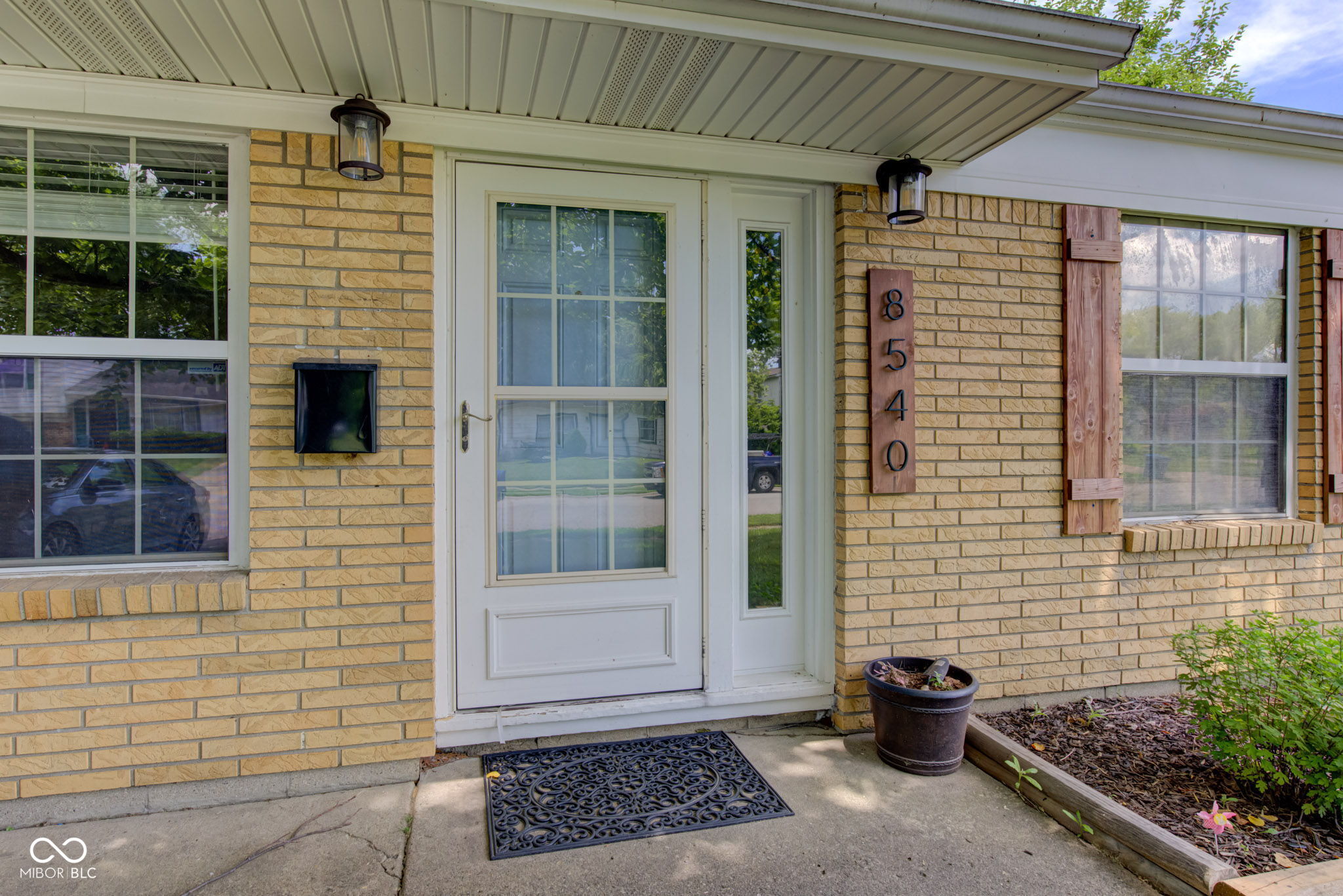 8540 E 37th Place