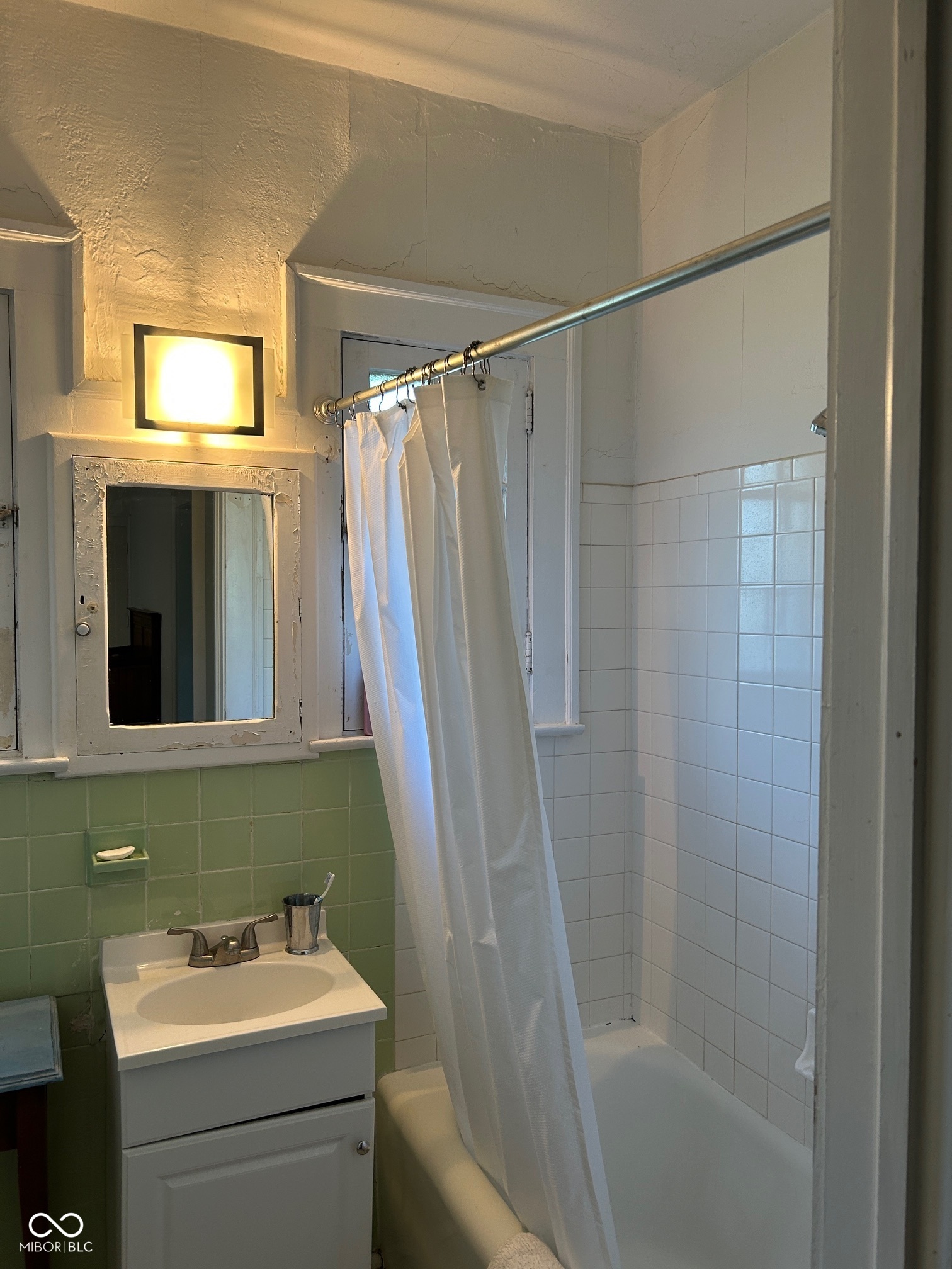 5245 Central Avenue Unit: 4