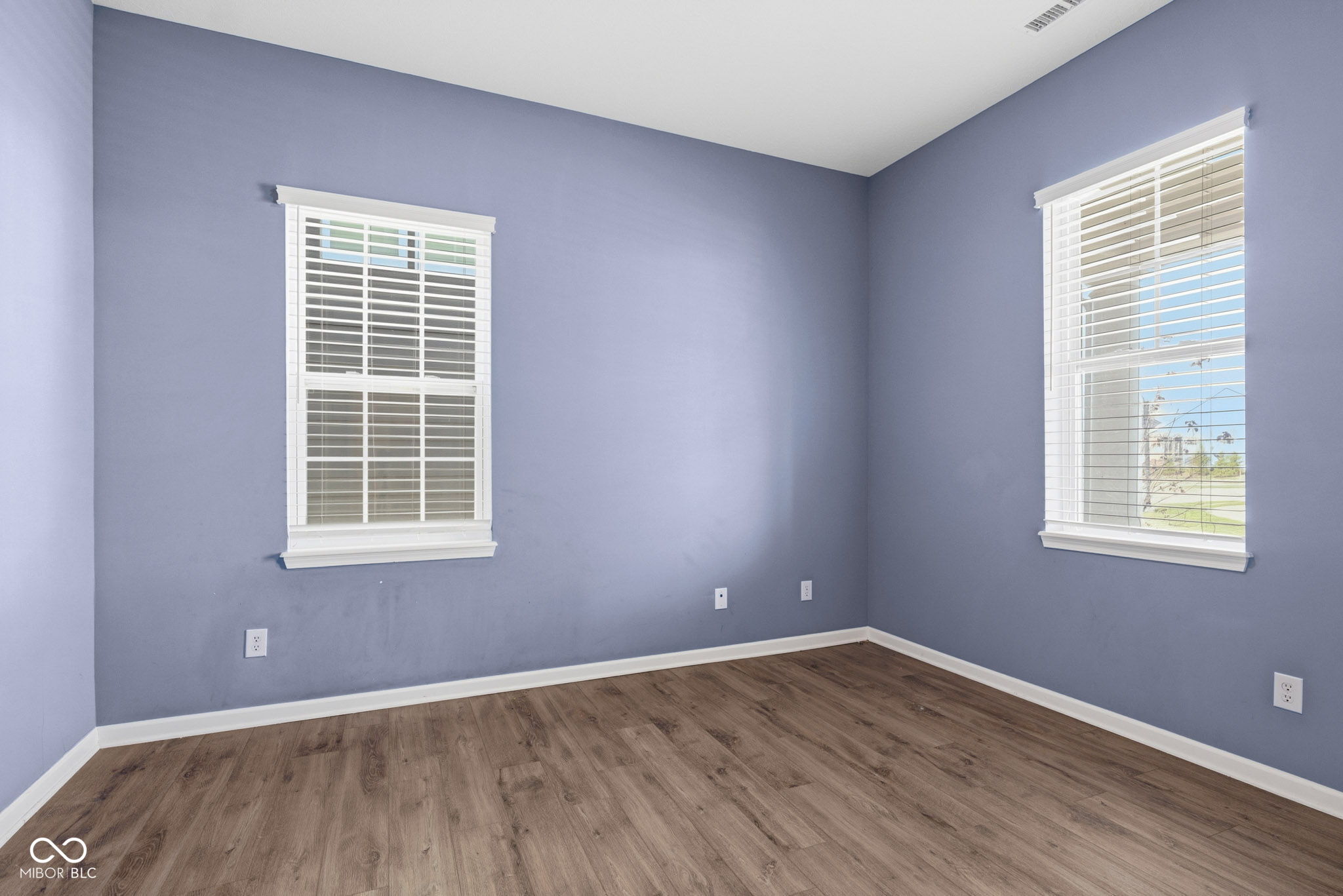 15304 Fairlands Drive