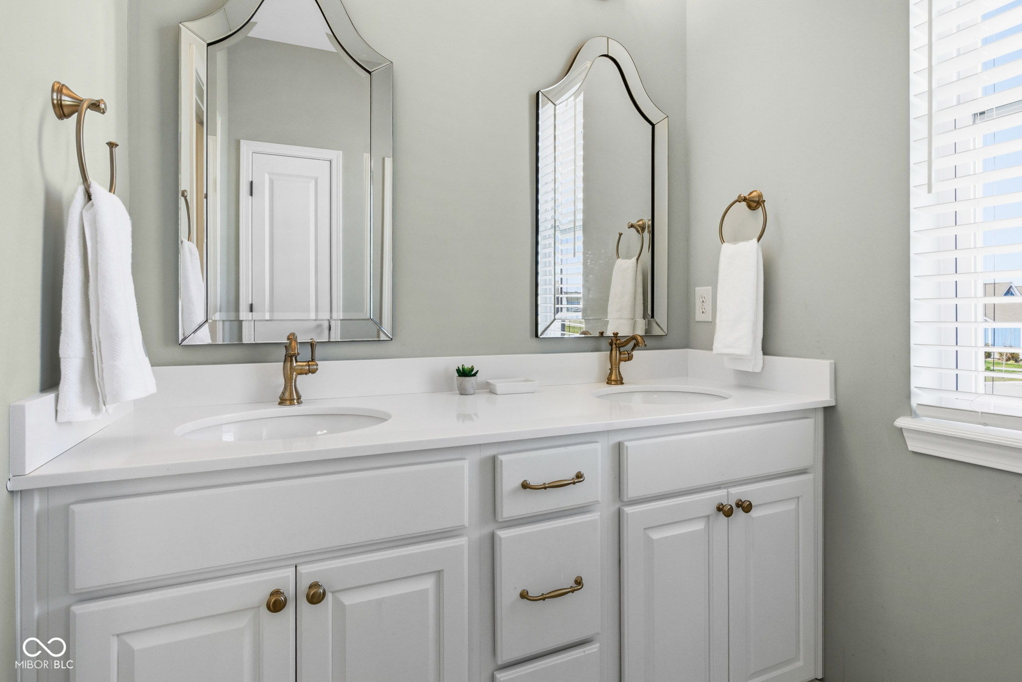 15304 Fairlands Drive