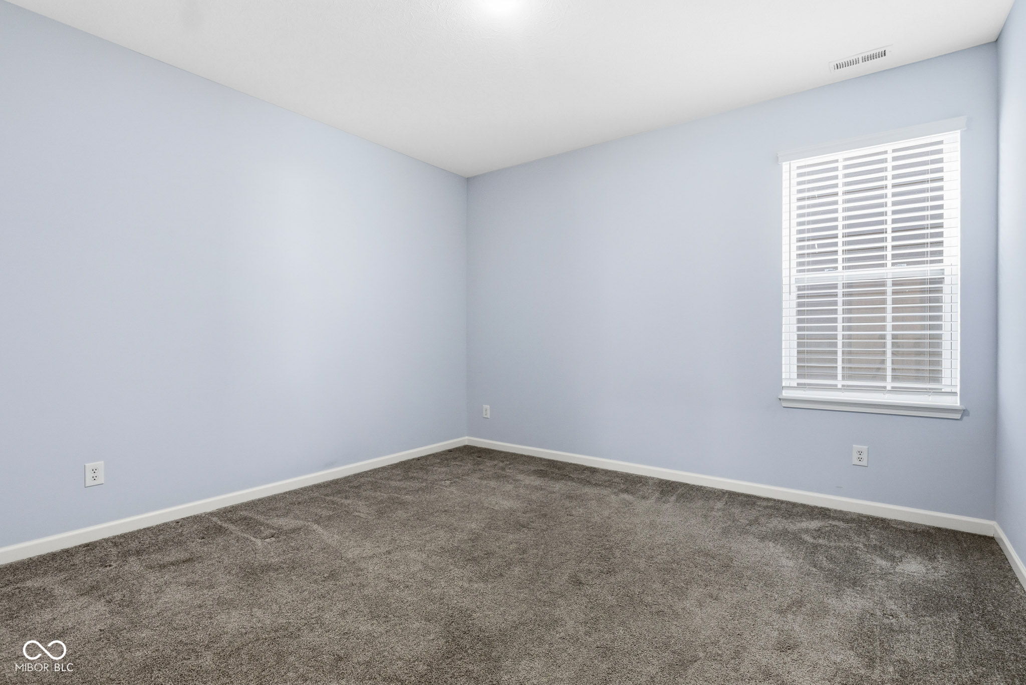 15304 Fairlands Drive