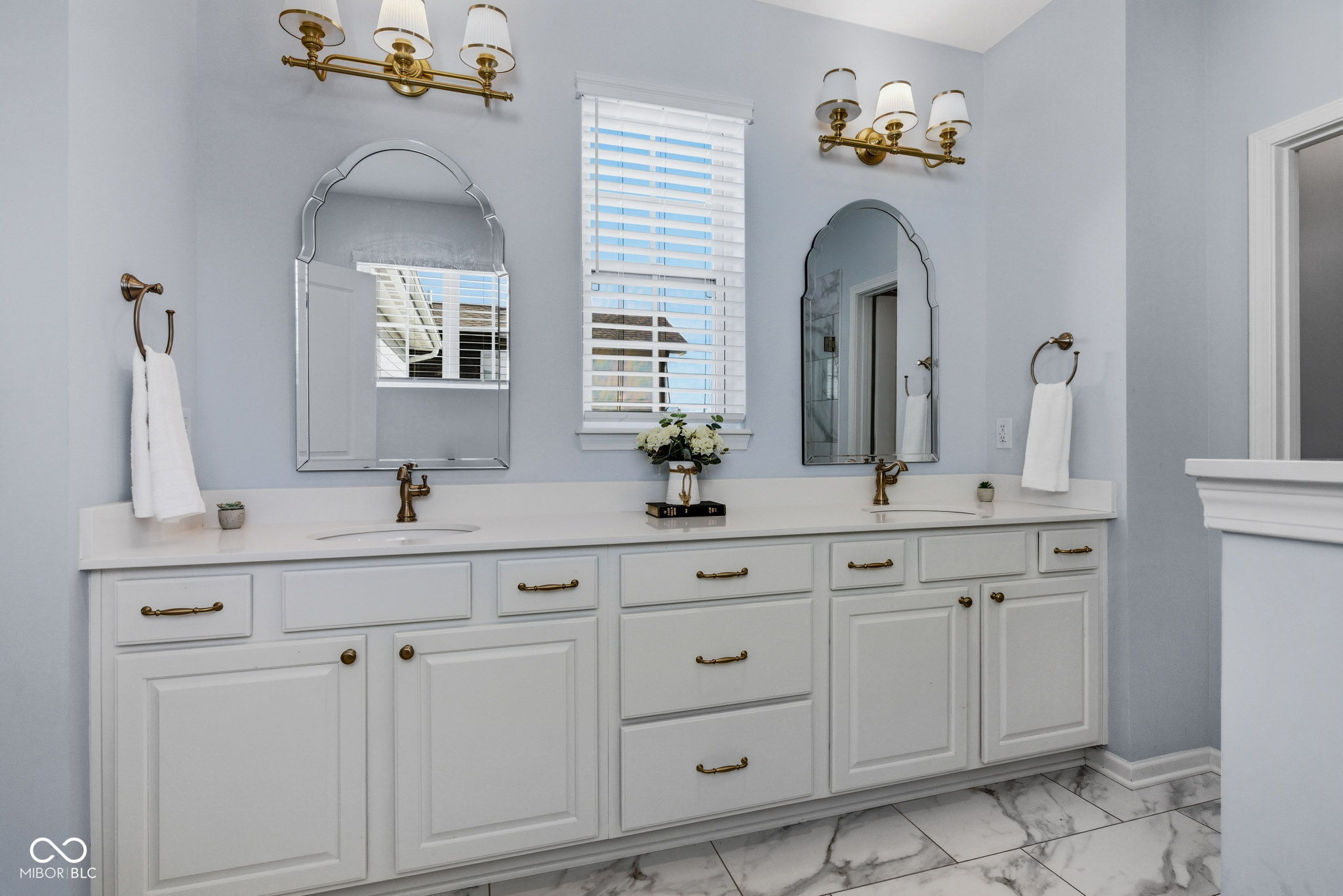 15304 Fairlands Drive