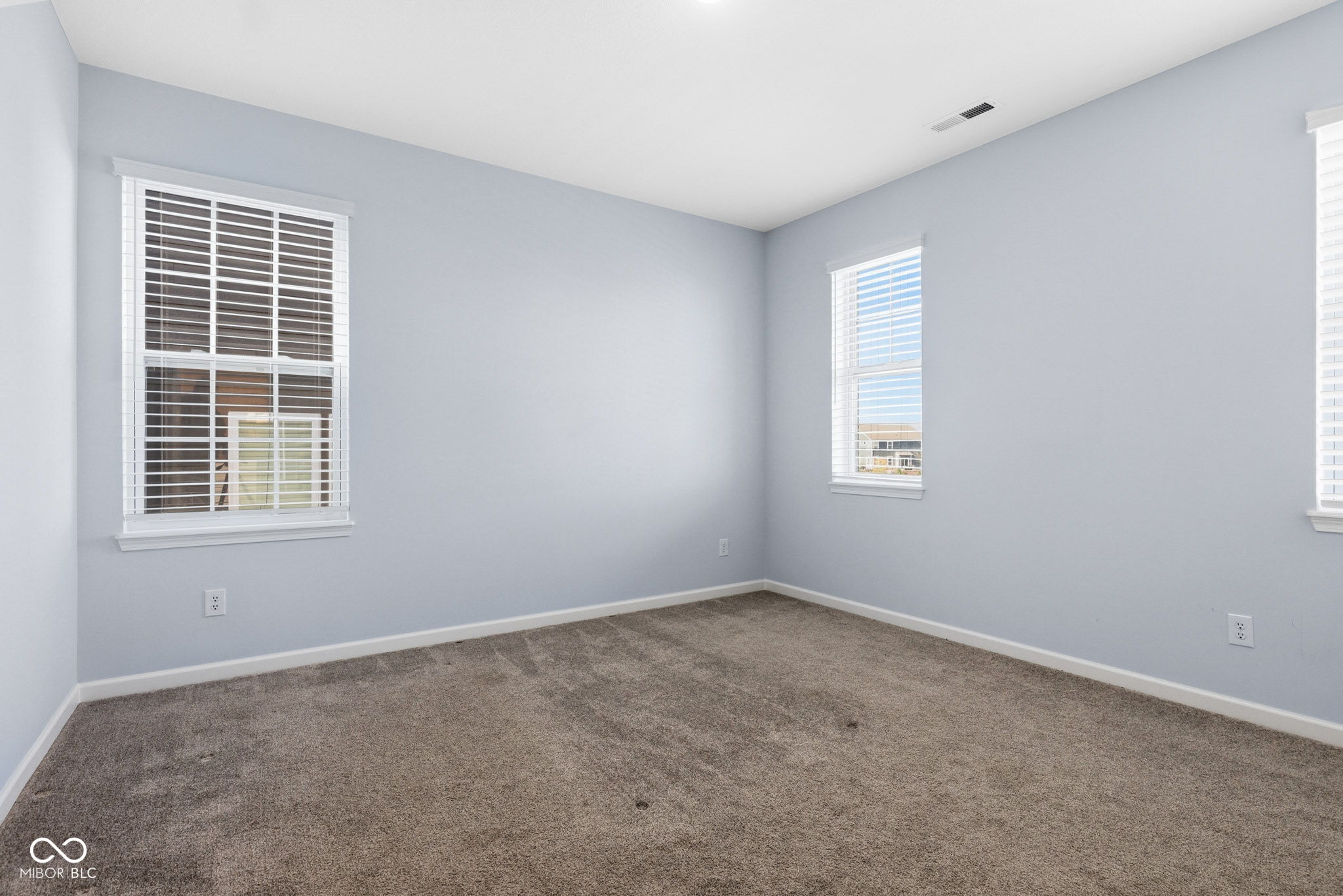 15304 Fairlands Drive