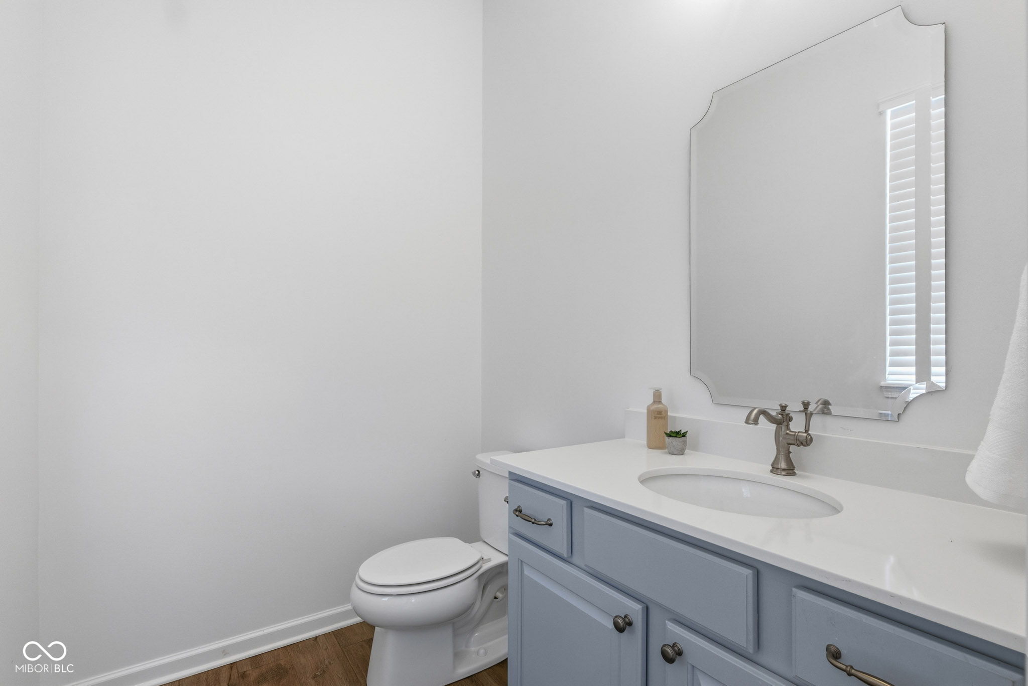 15304 Fairlands Drive