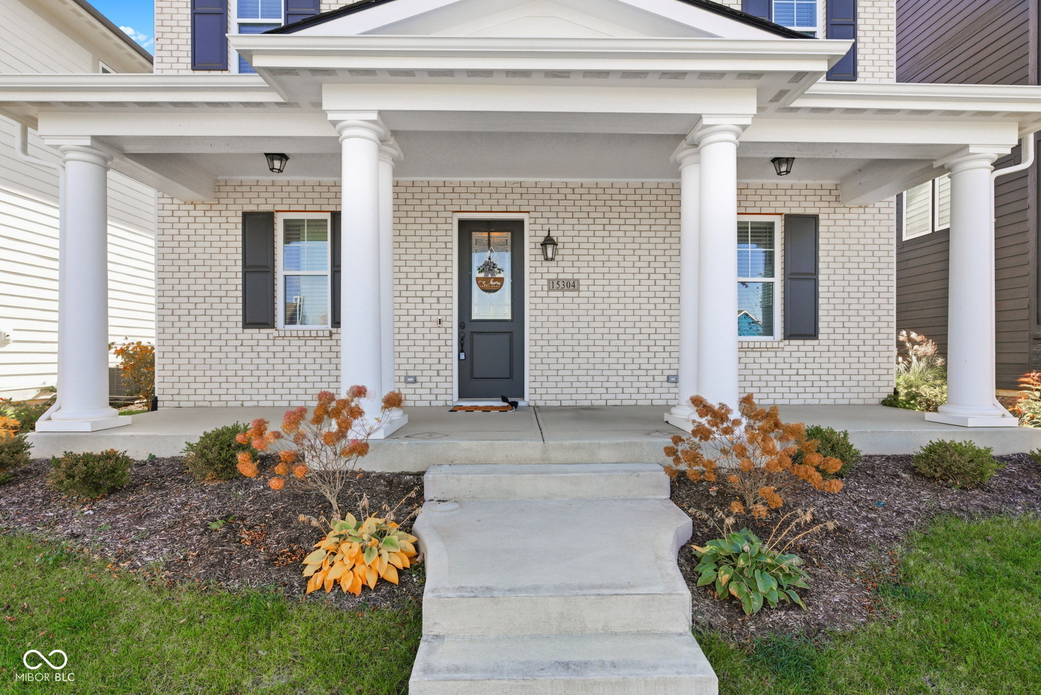 15304 Fairlands Drive