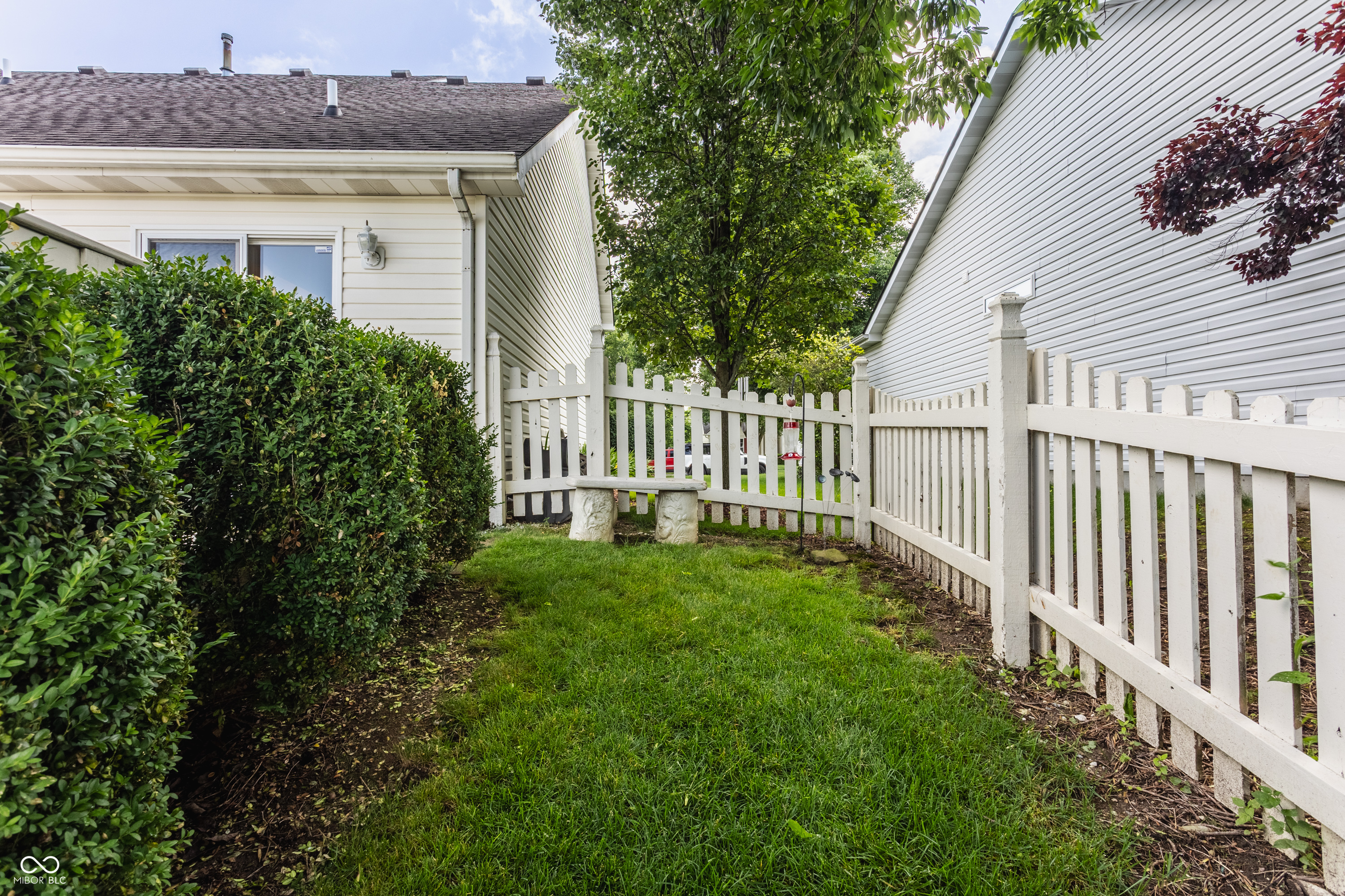 13390 Grosbeak Court